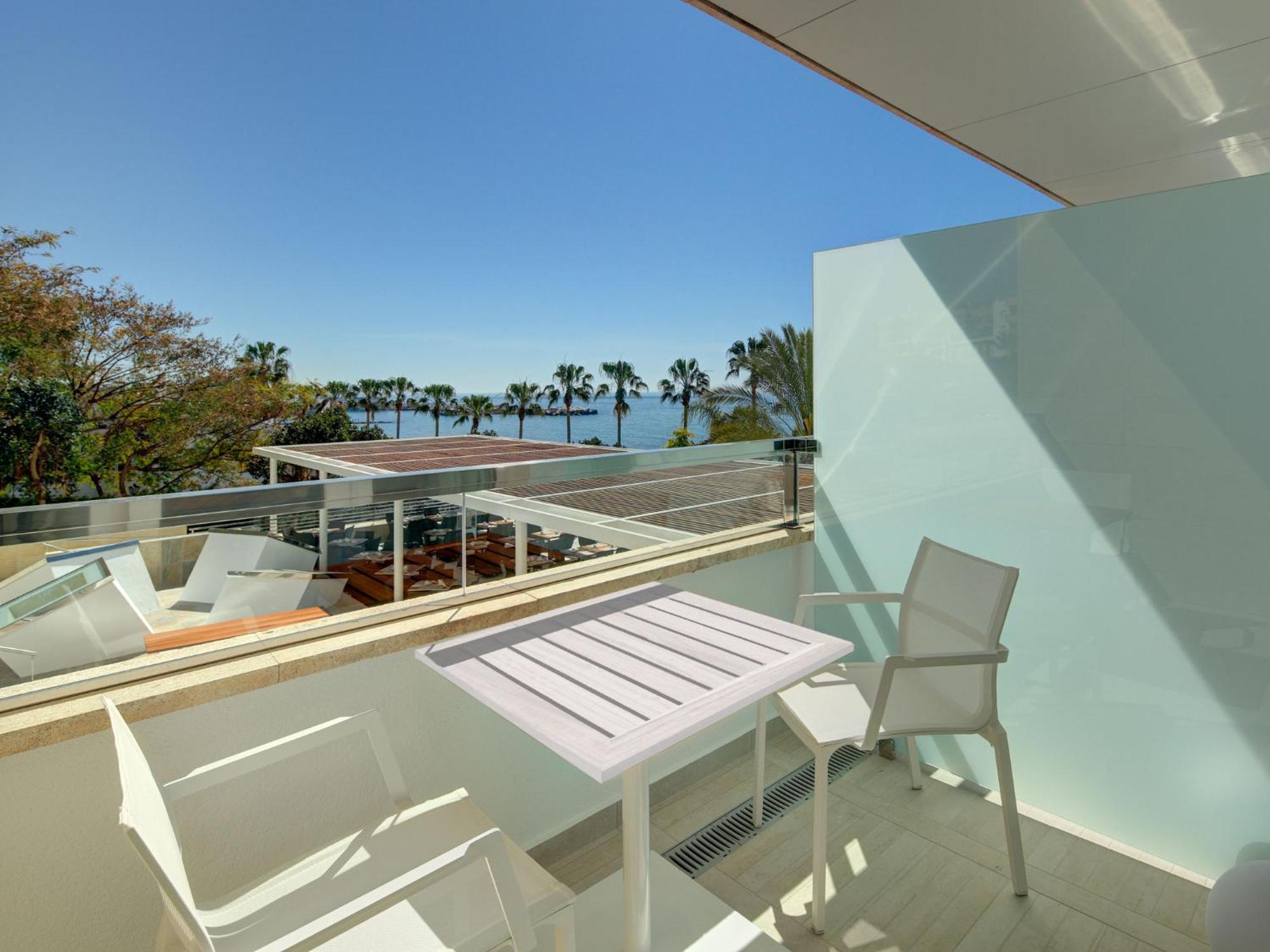 Oh Là Là Side Sea View Double or Twin Room