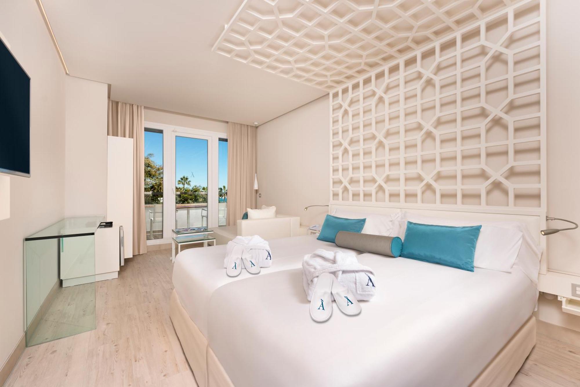 Oh Là Là Side Sea View Double or Twin Room