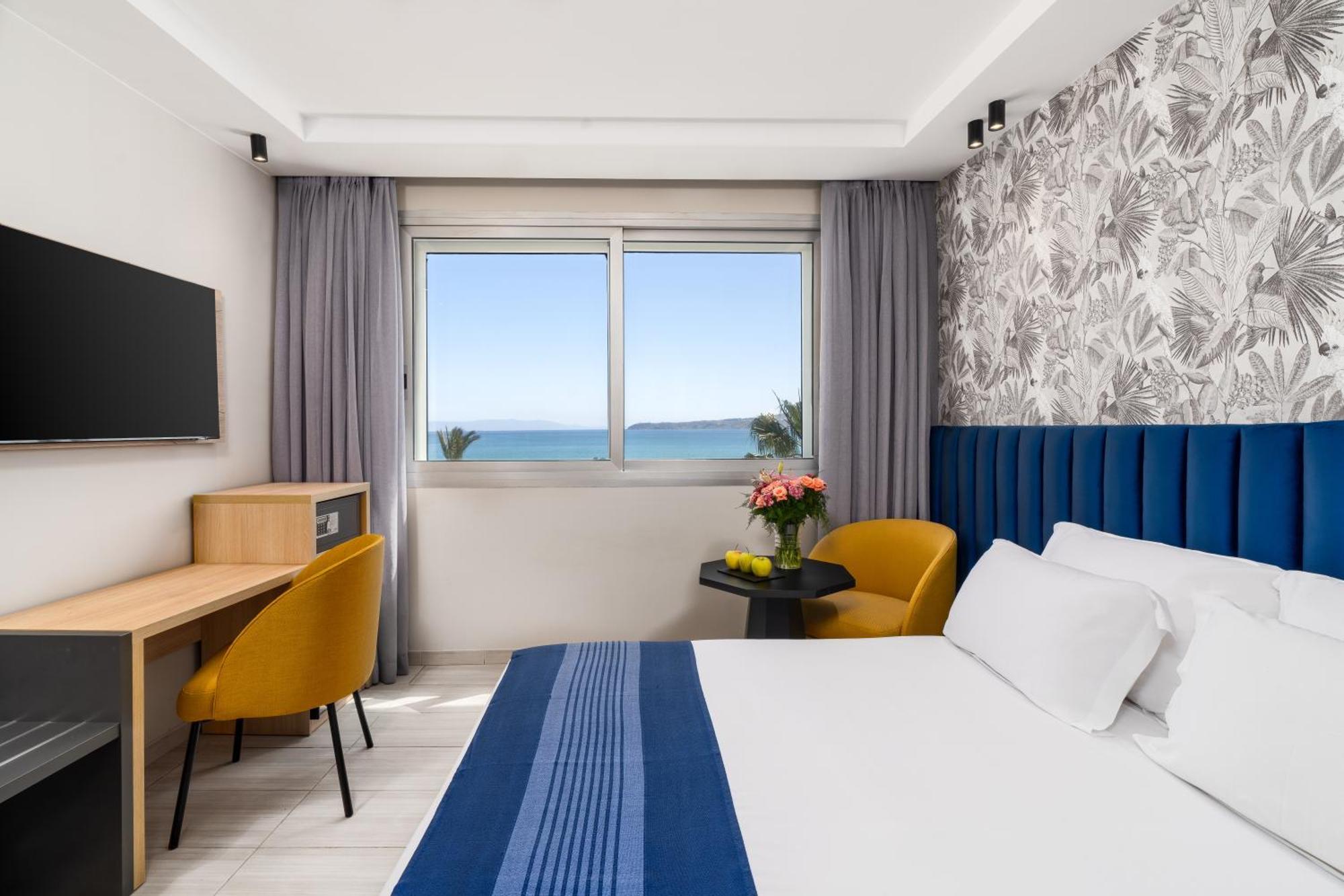 Superior Room King Size Bed Sea View