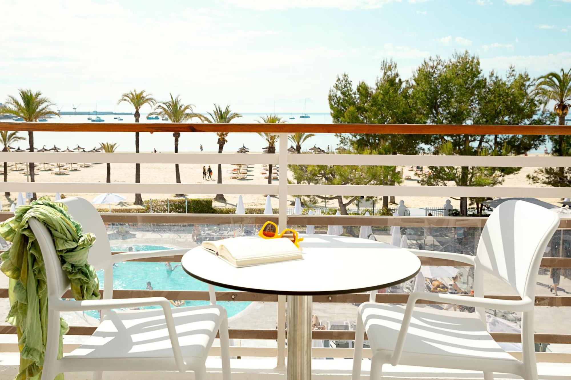 One-Bedroom Apartment Balcony Sea View