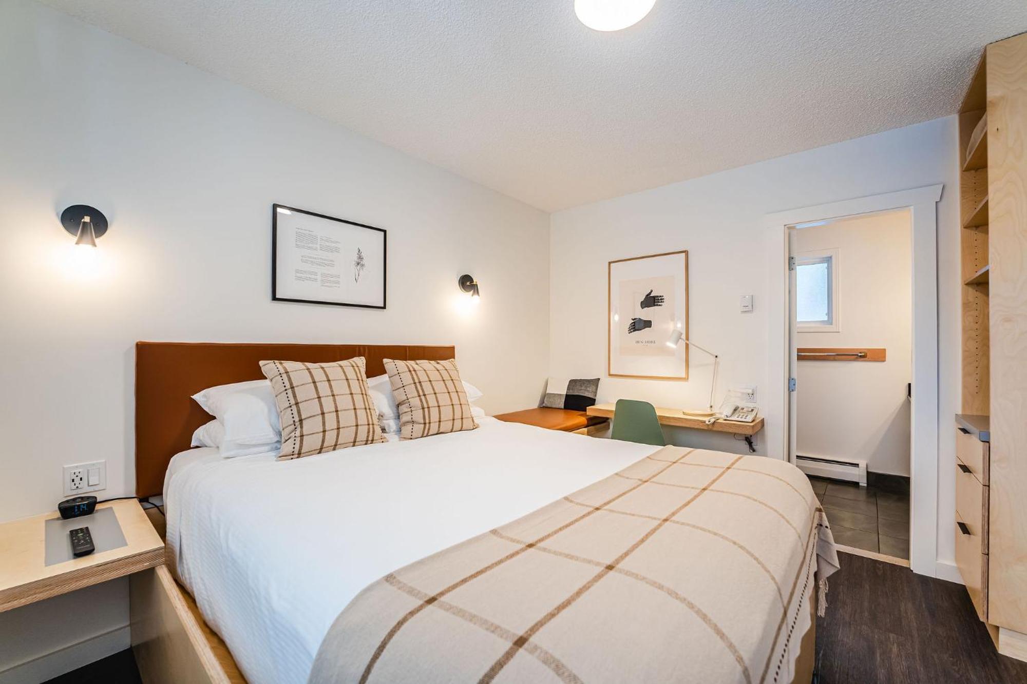 Standard Queen Room Non-Pet Friendly