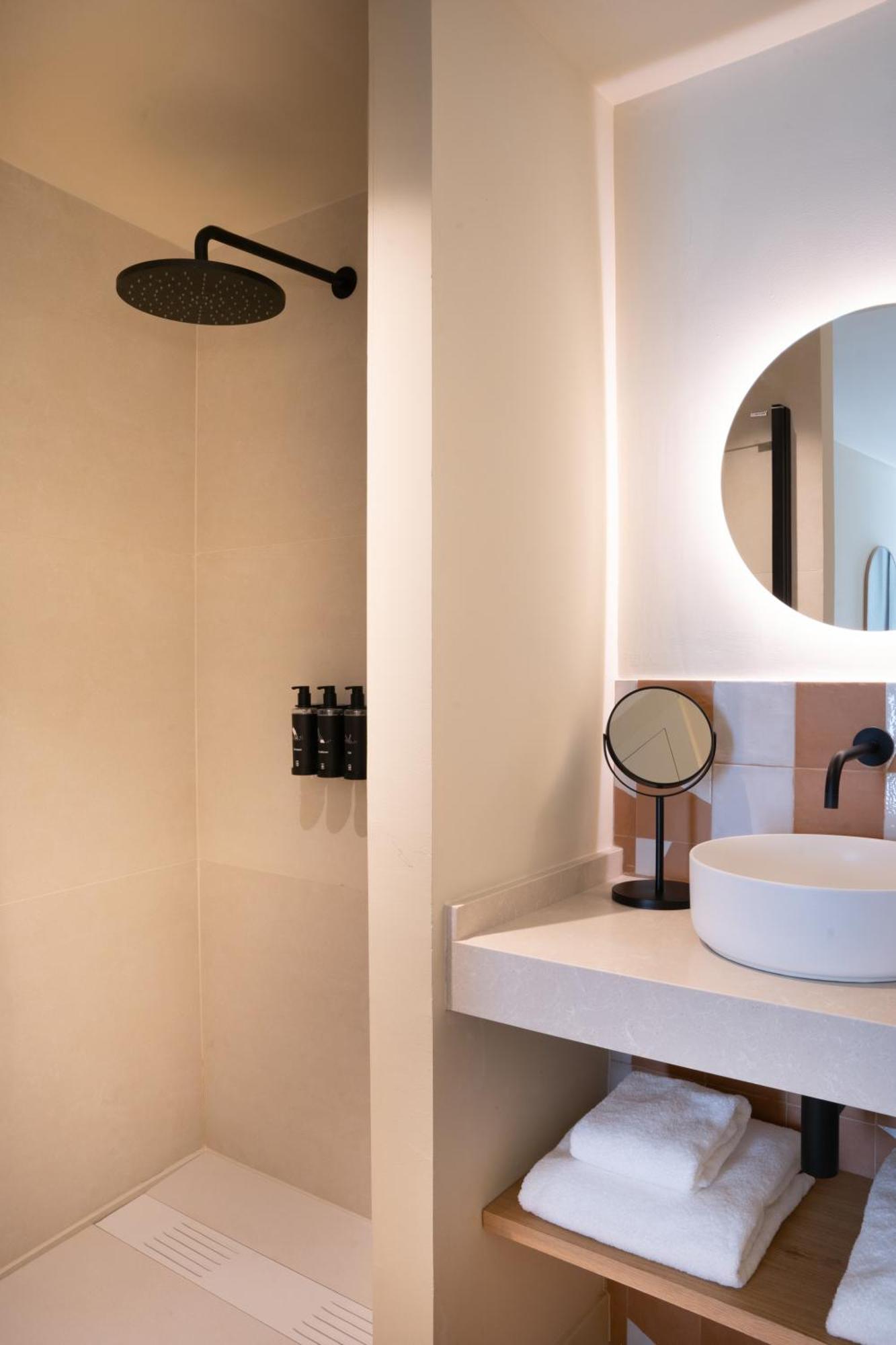 Boutique Room