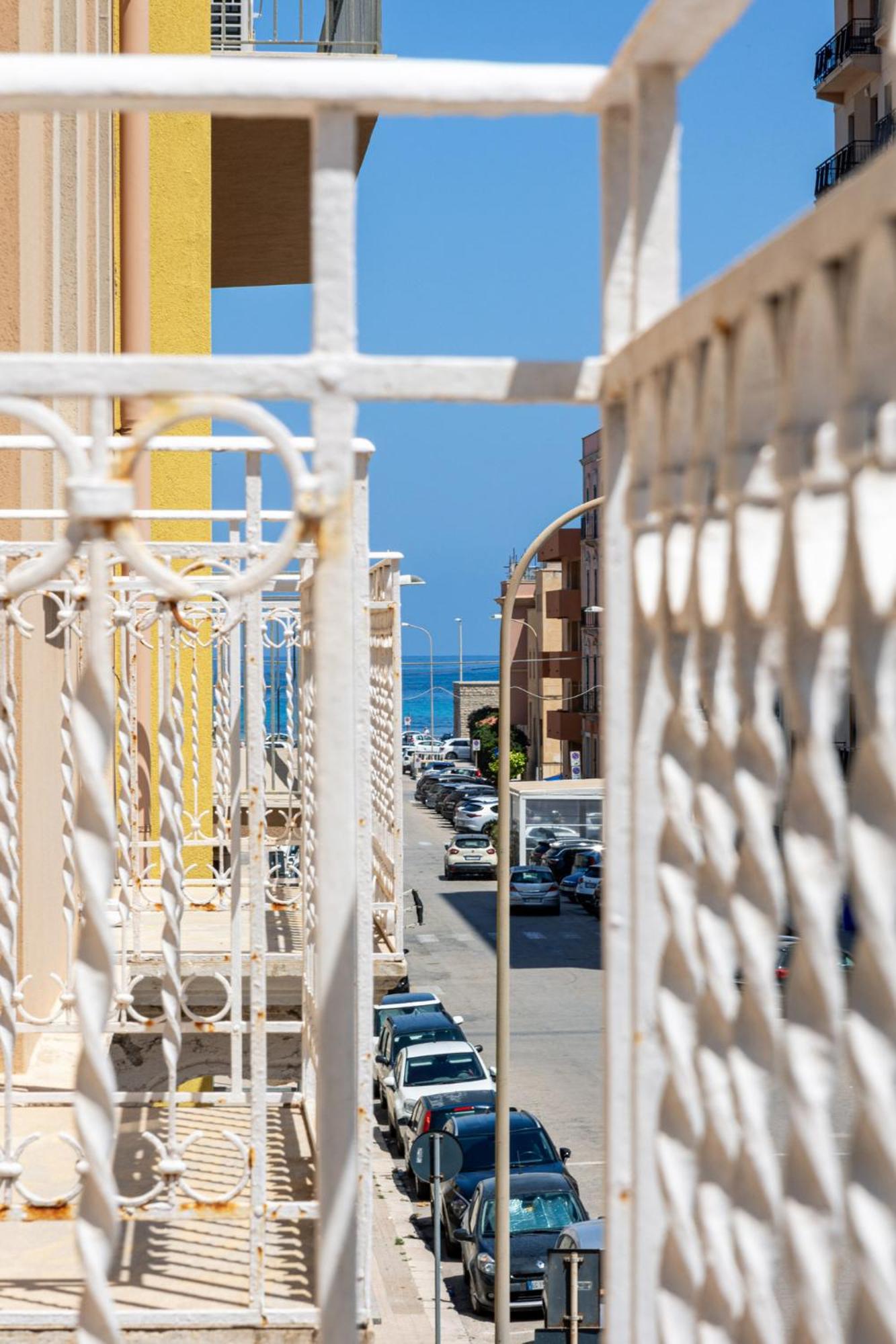 One-Bedroom Apartment Balcony Sea View