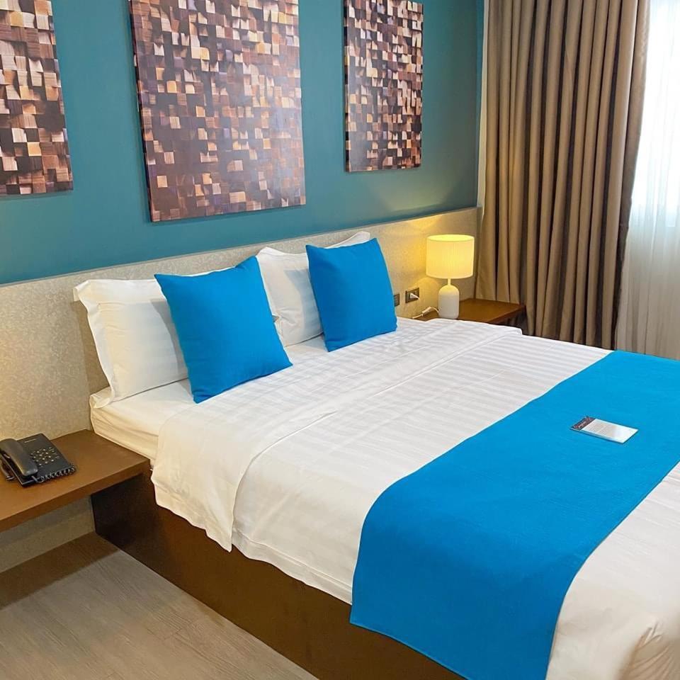Deluxe Queen Room