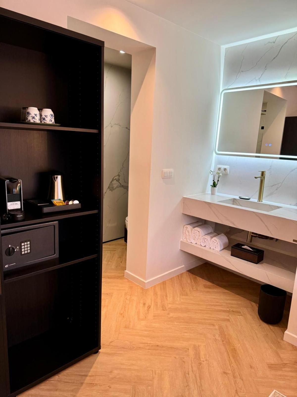 Double Room Private Bathroom