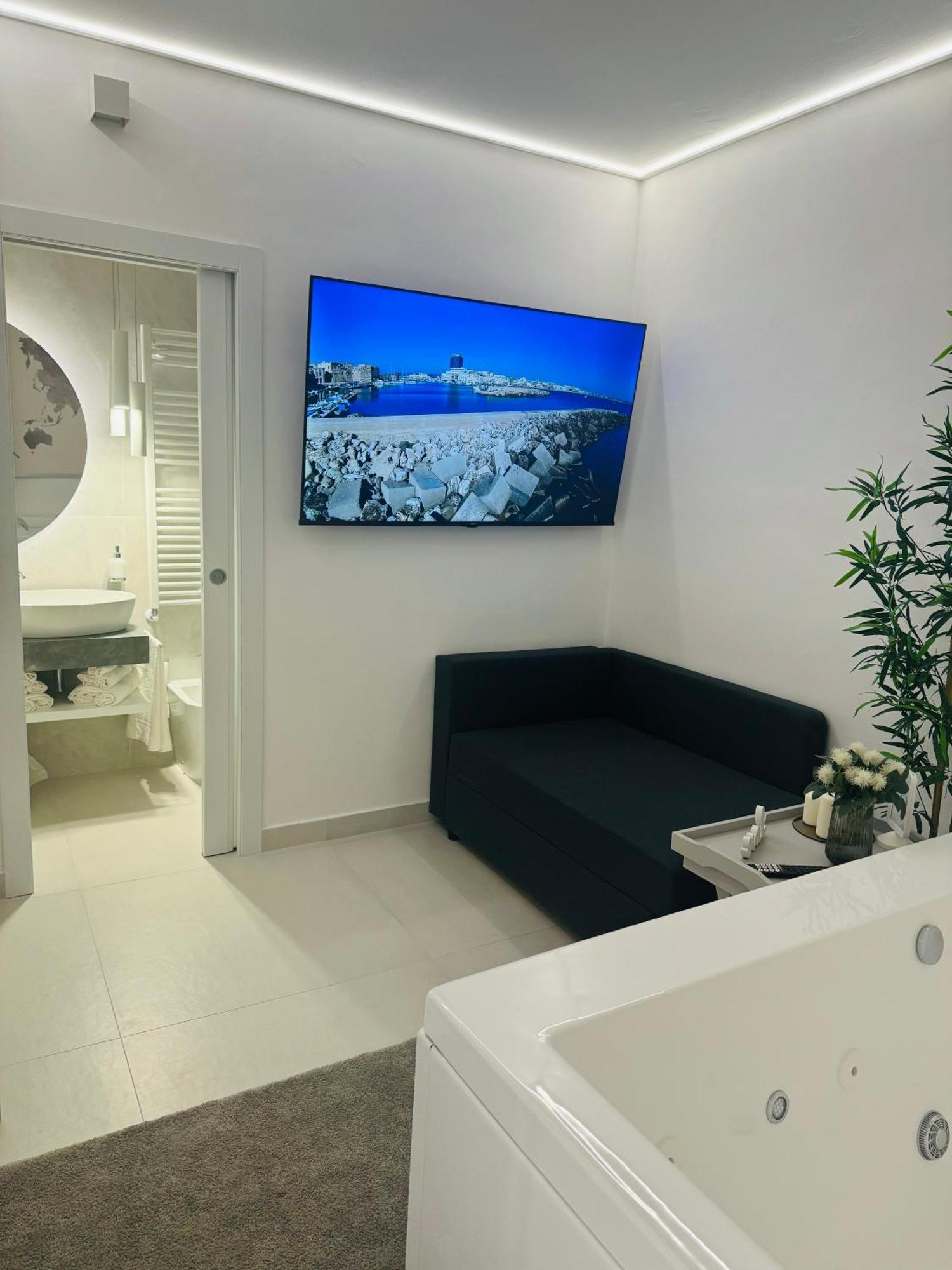 Deluxe Suite Spa Bath