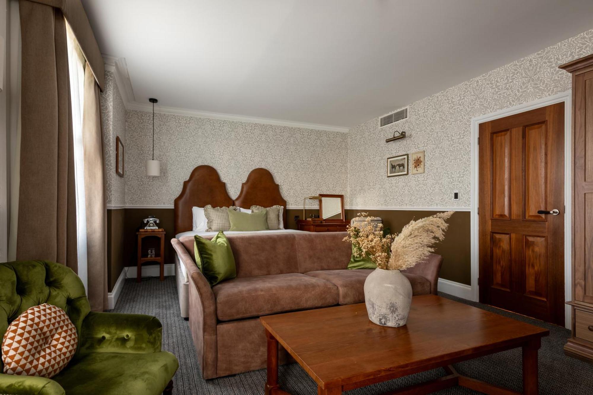 Luxury Suite,1628655195:JPEG