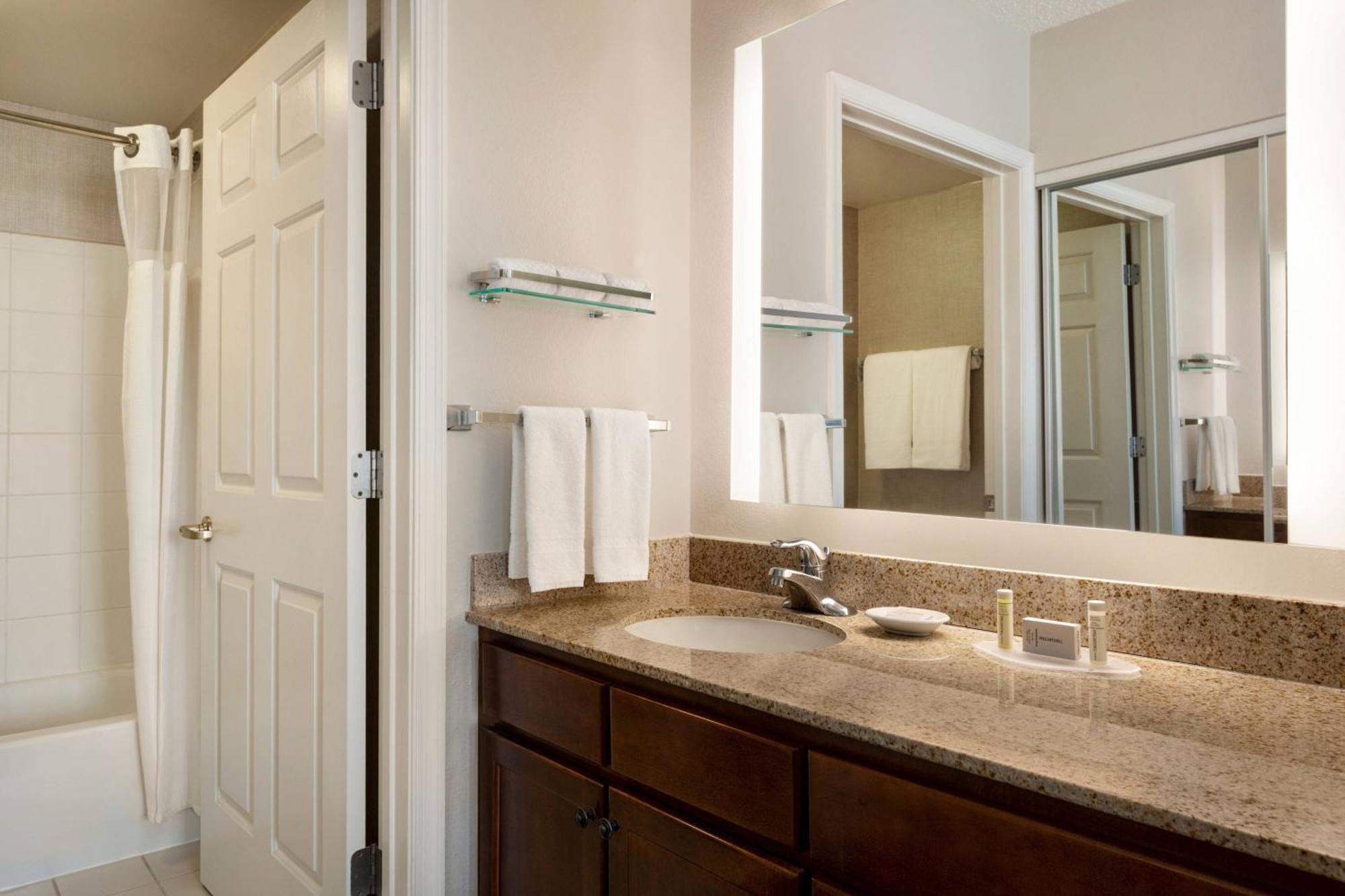 One-Bedroom Suite,1632999402:JPEG