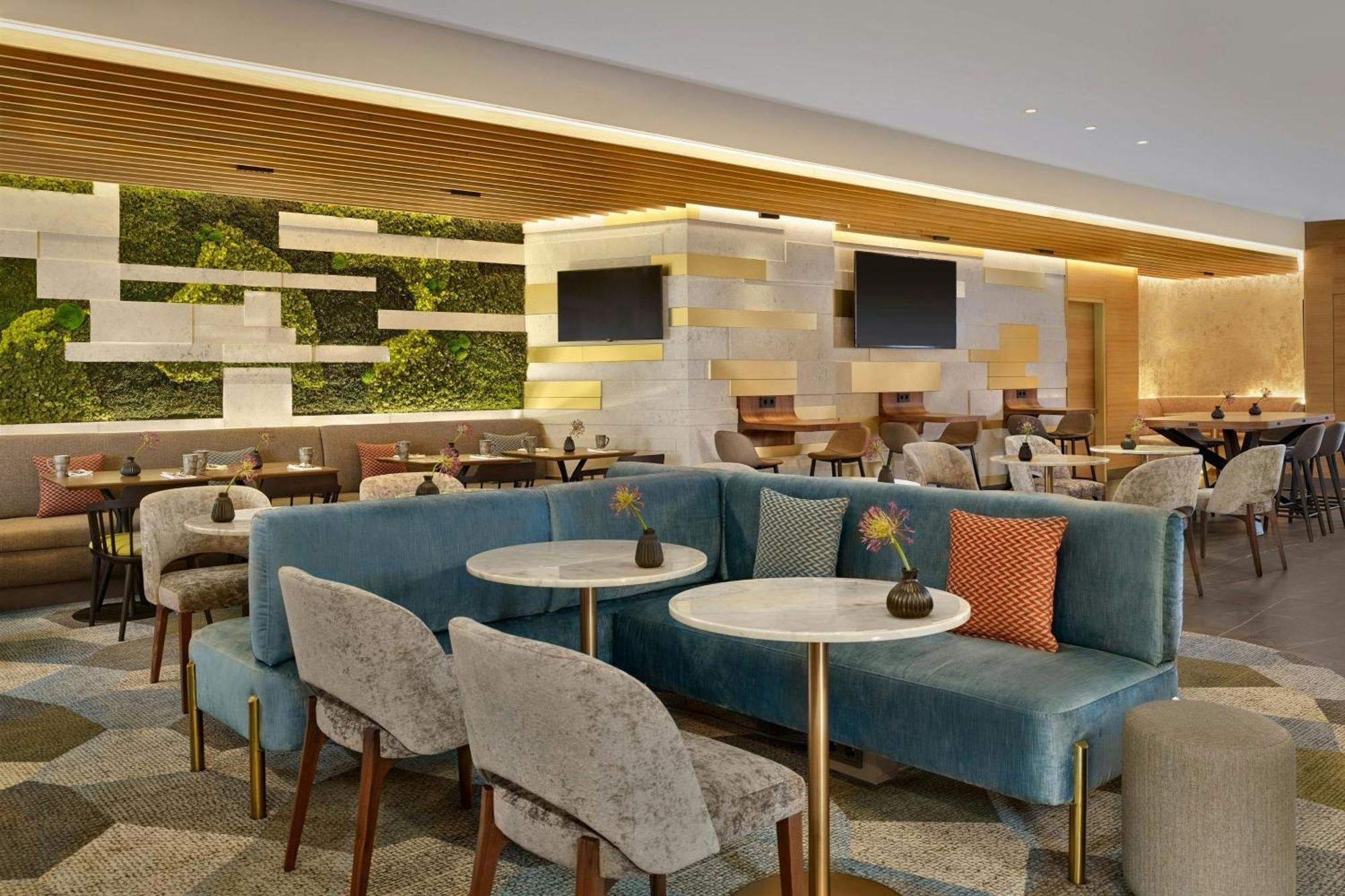 Twin Room Club Lounge Access