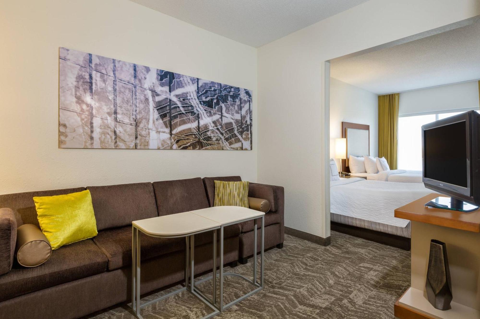 Suite with Two Double Beds and Adapted Tub - Mobility and Hearing Accessible,1634410840:JPEG