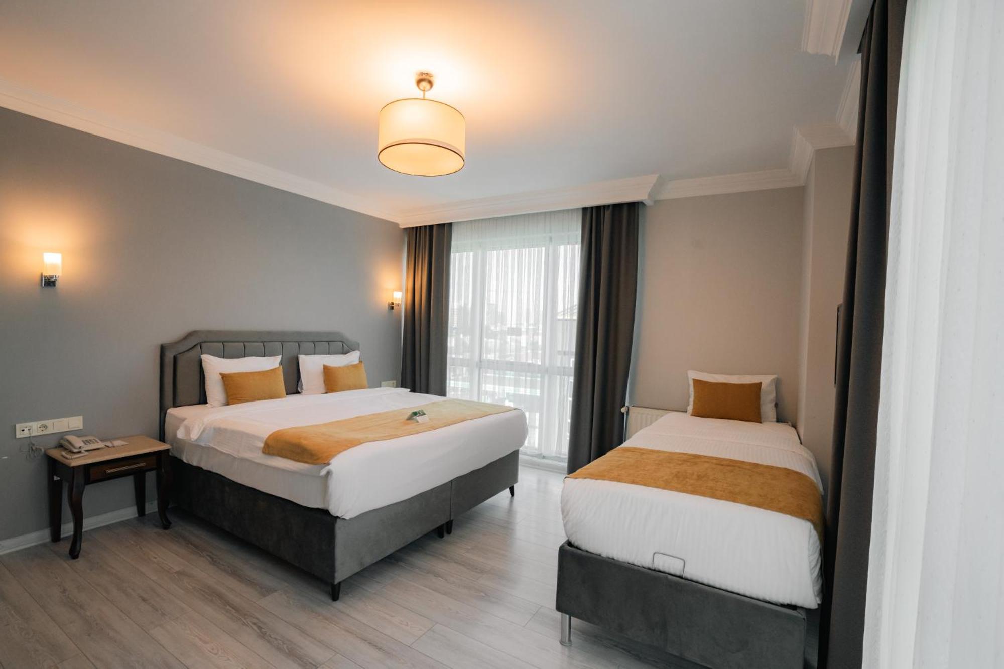 Deluxe Triple Room