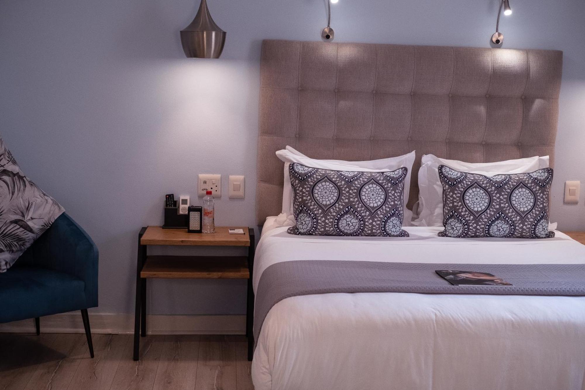 Deluxe Queen Room 4