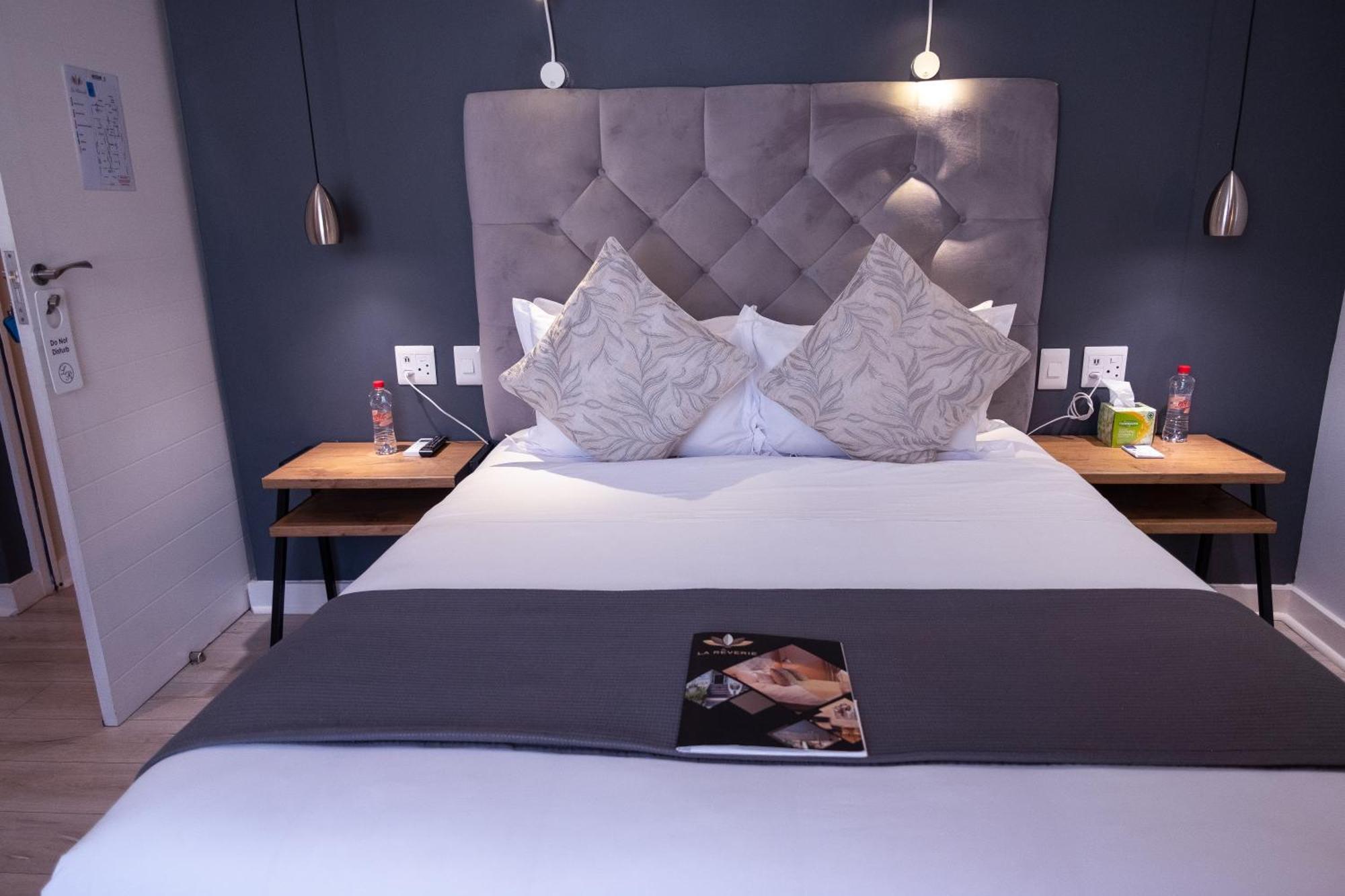 Standard Queen Room 3