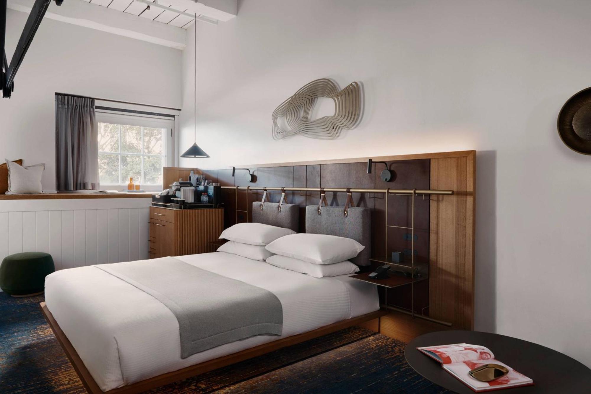 Bridge View Room
