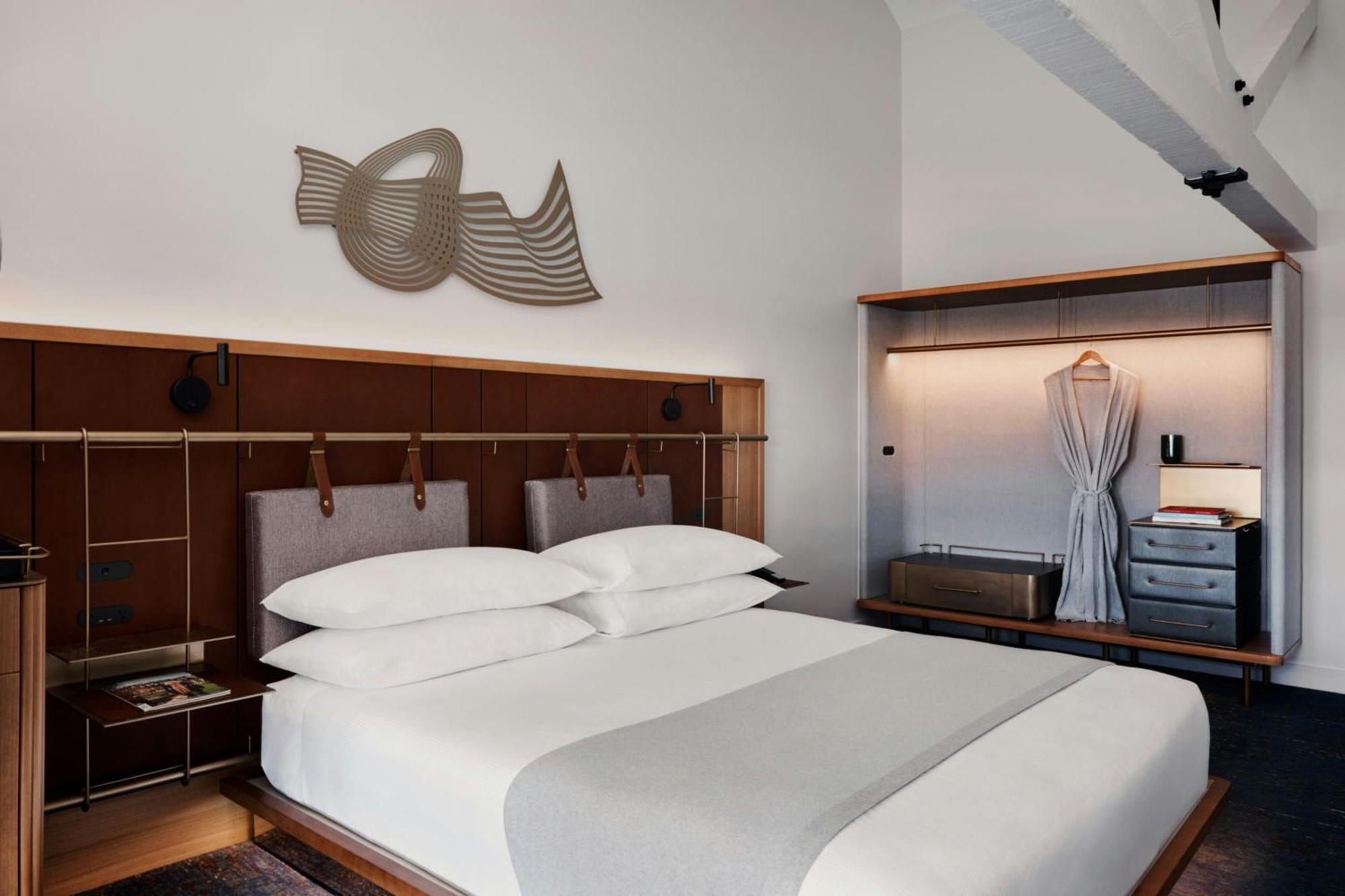 Heritage King Room