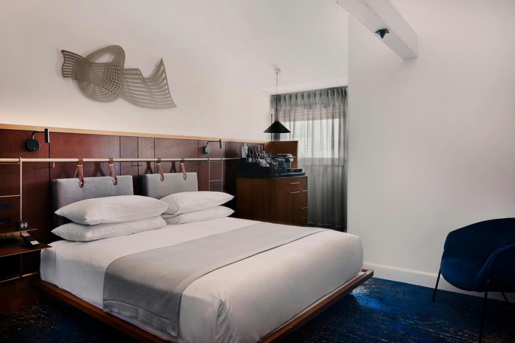 Heritage King Room