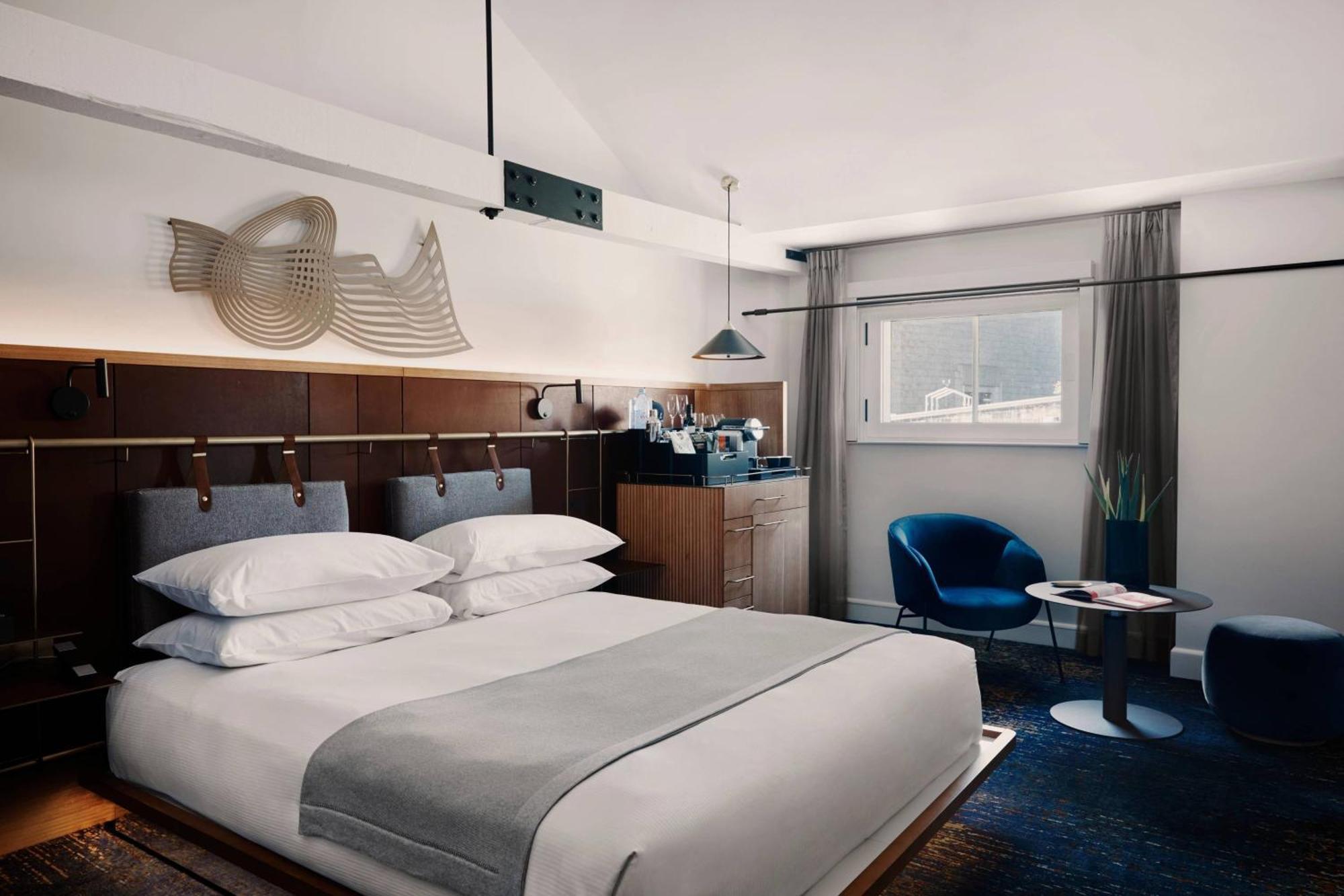 Heritage King Room