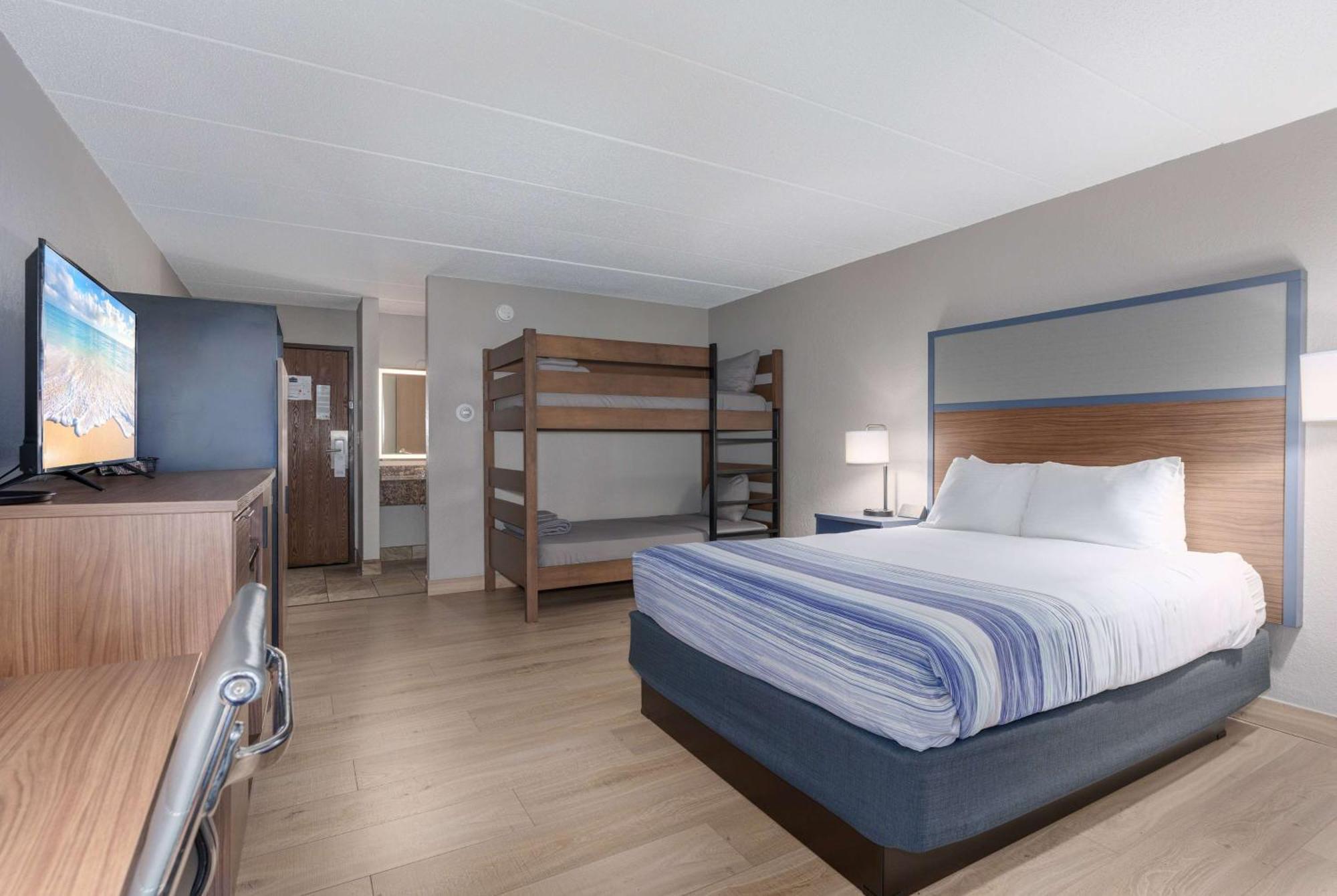 Double Room with One Queen Bed, Bunk Bed and Pool View - Non-Smoking,1645668360:JPEG