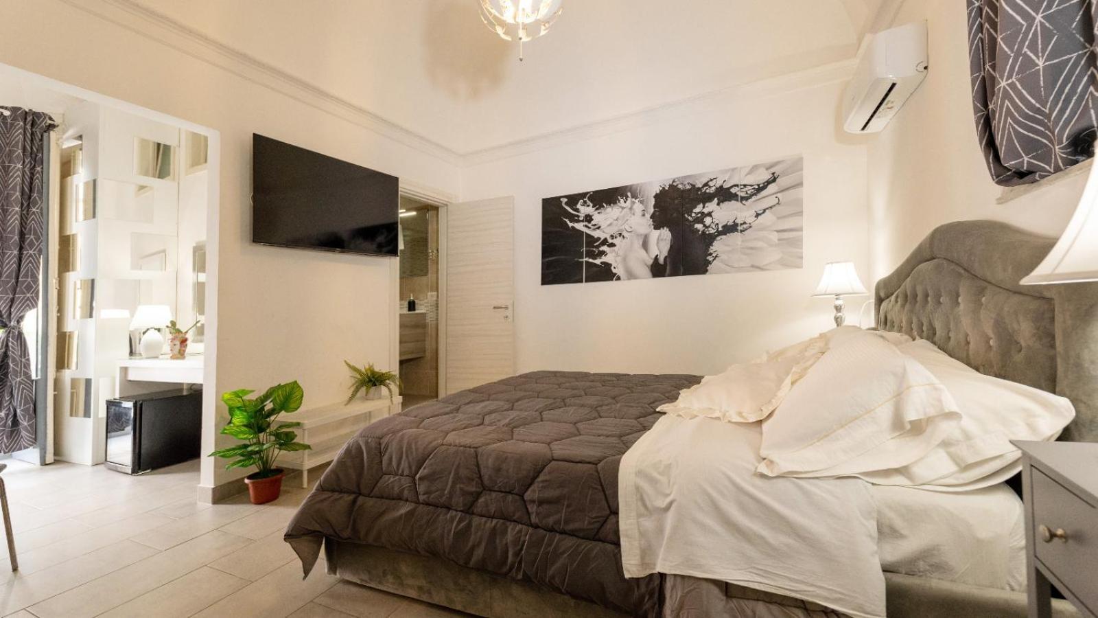 Deluxe Queen Room