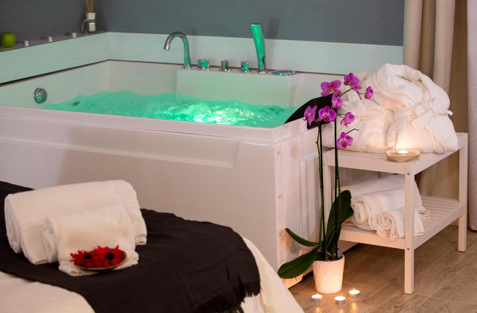 King Suite Spa Bath