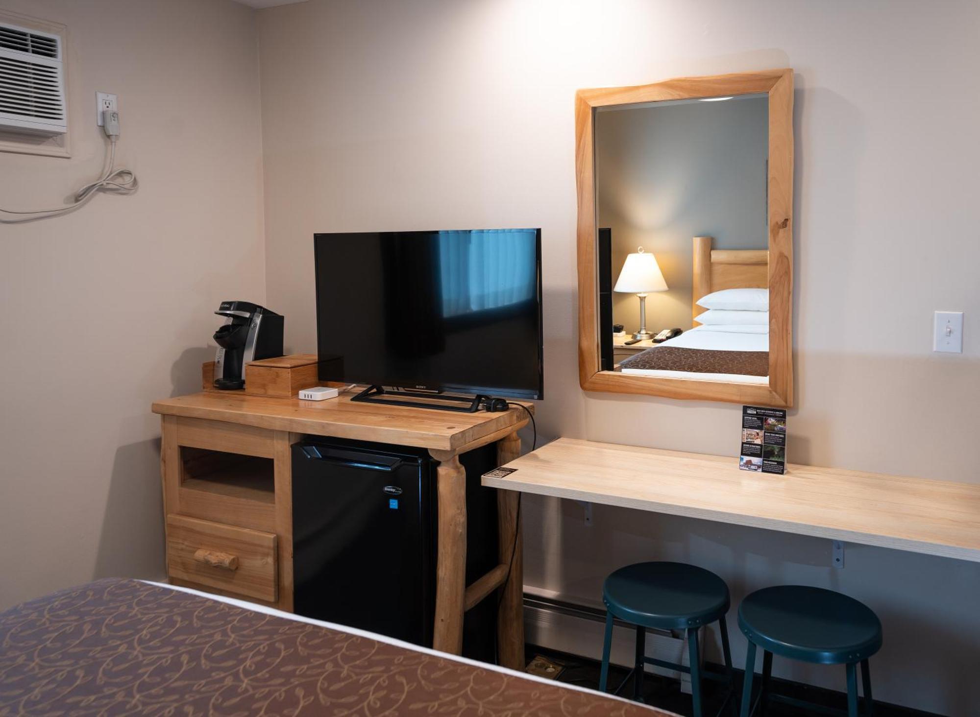 Deluxe Queen Room Non-Pet Friendly