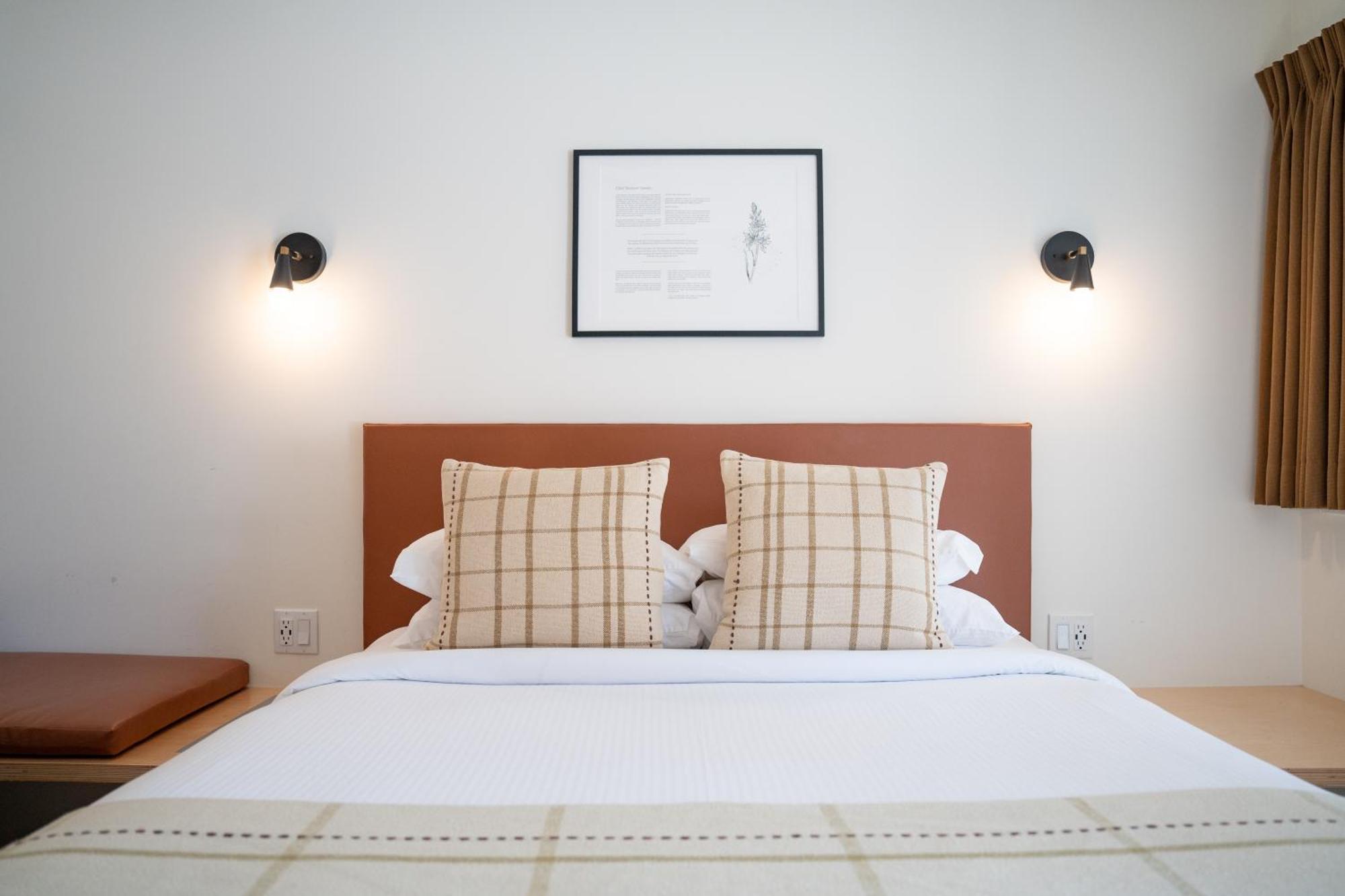 Standard Queen Room Non-Pet Friendly