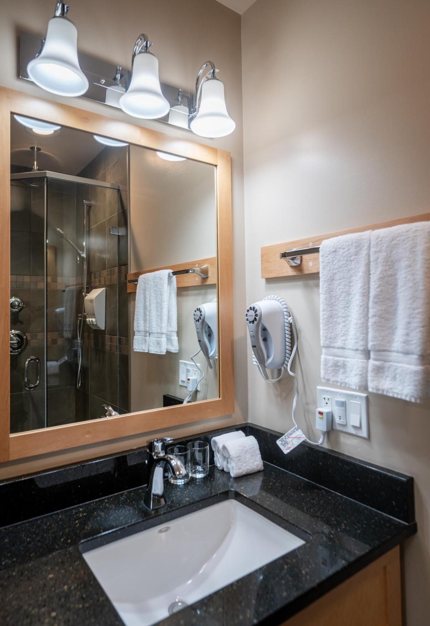 Deluxe Queen Room Non-Pet Friendly