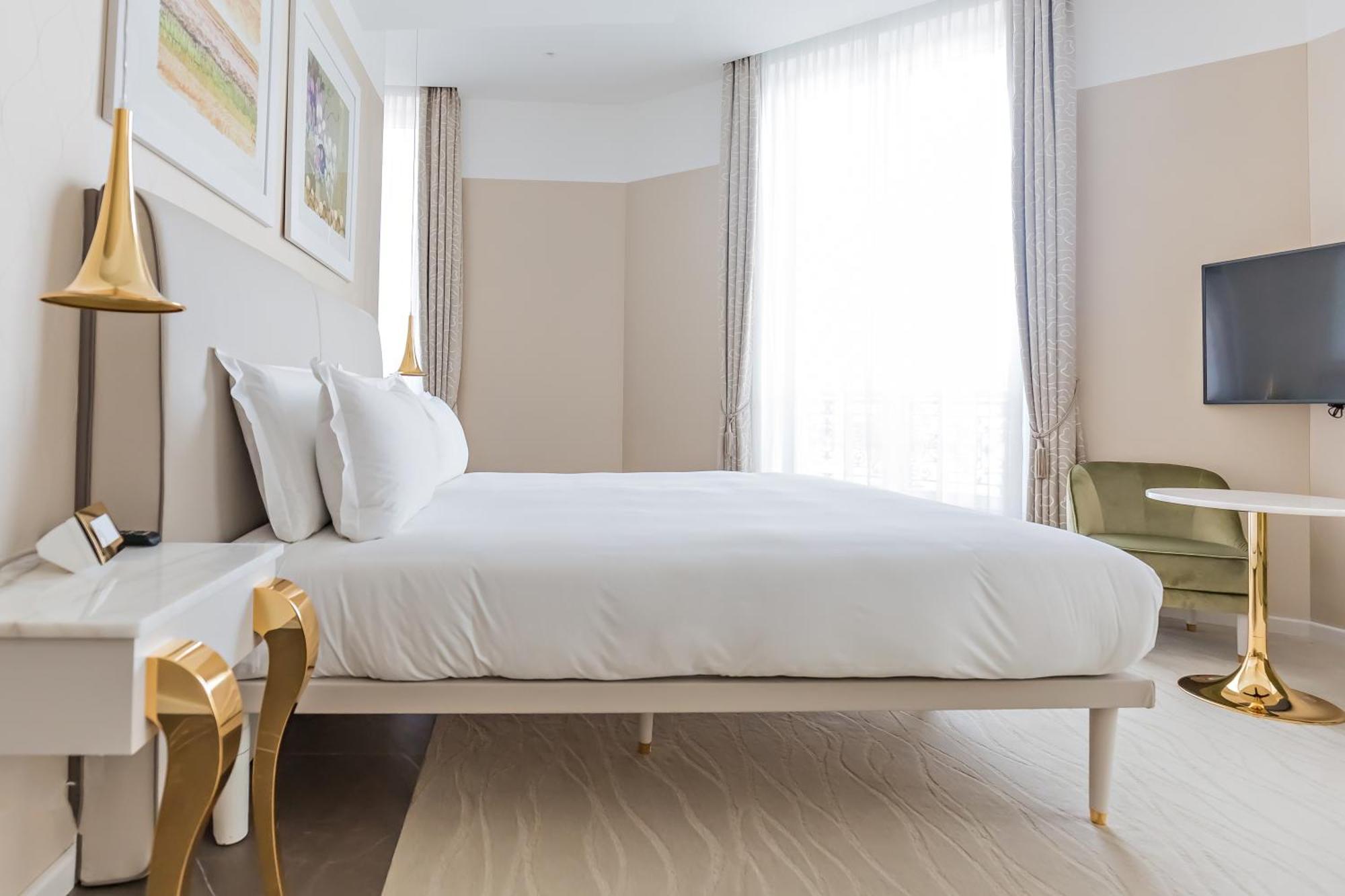 Executive Double Room with River View with Free access to Spa,1658118423:JPEG