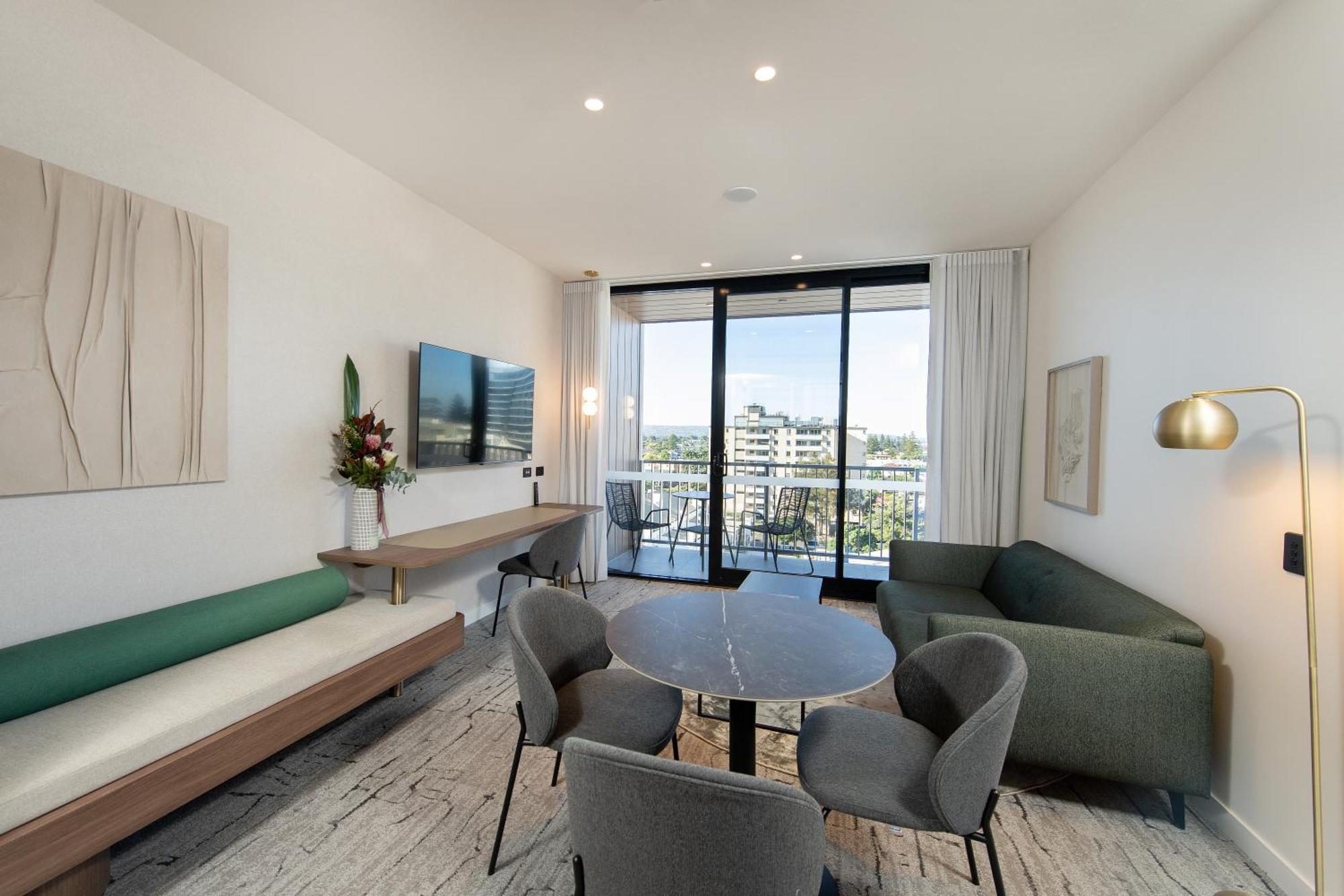 Deluxe Mosely Square View