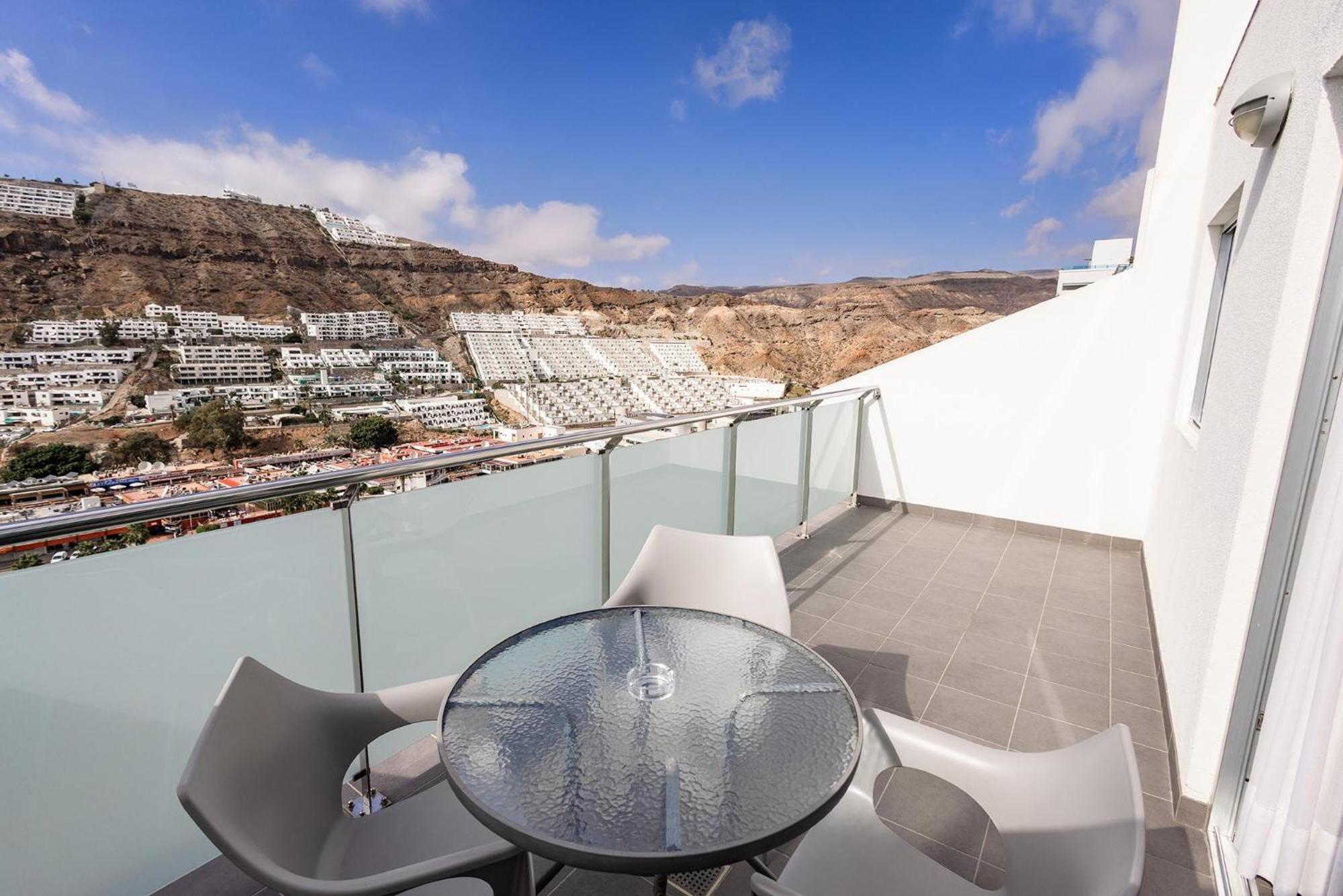 Classic One bedroom apartment balcony