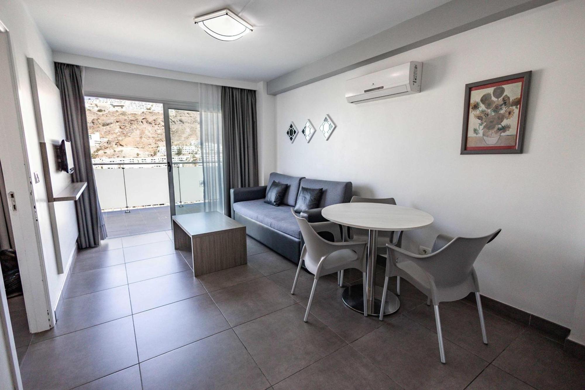 Classic One bedroom apartment balcony