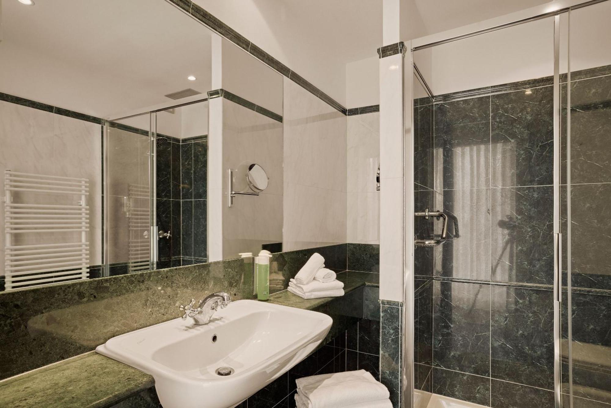 Deluxe Double Room with Balcony,1666643821:JPEG