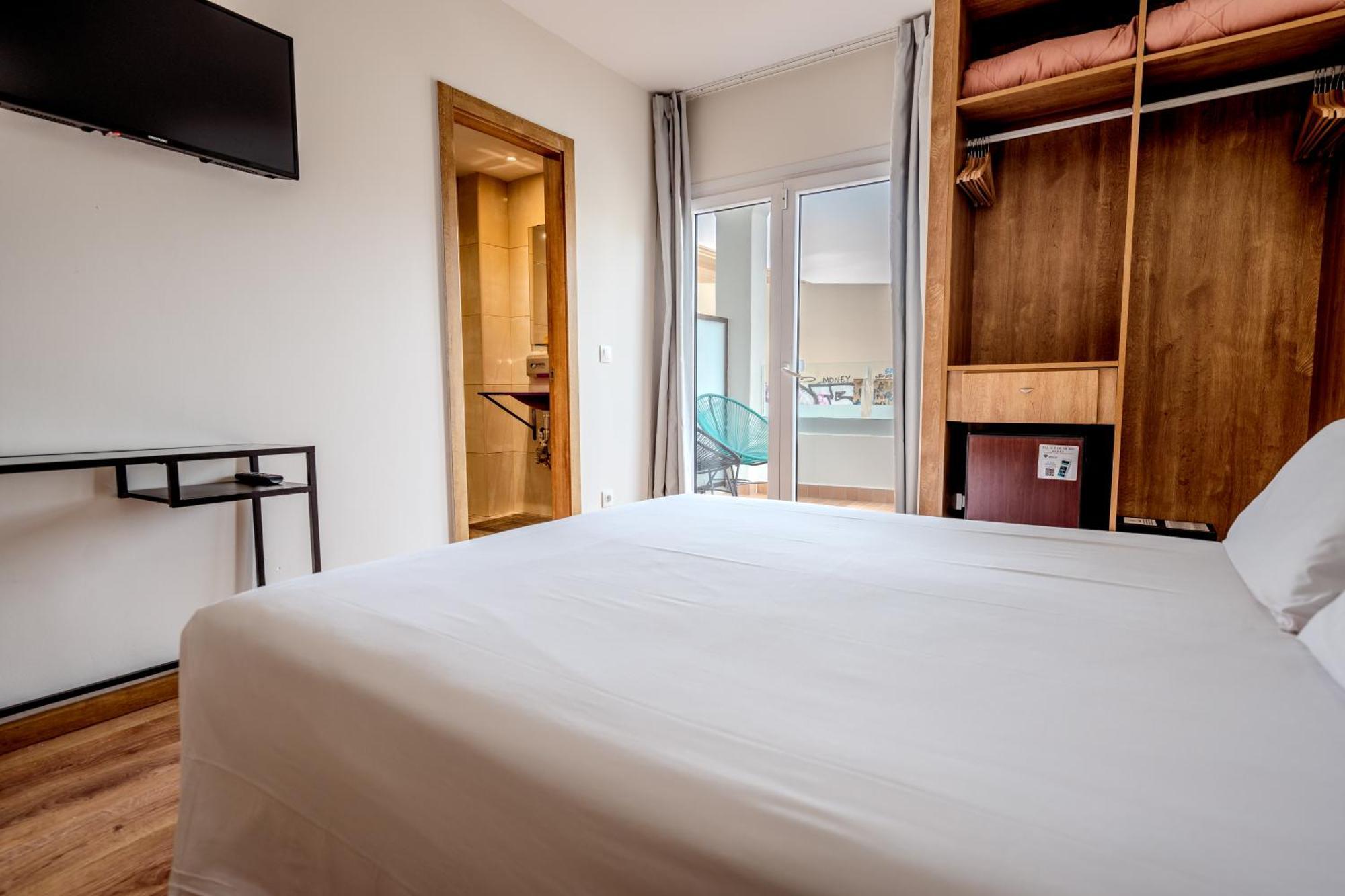 Single Room with Balcony - Unlimited Breakfast Brunch,1667433308:JPEG