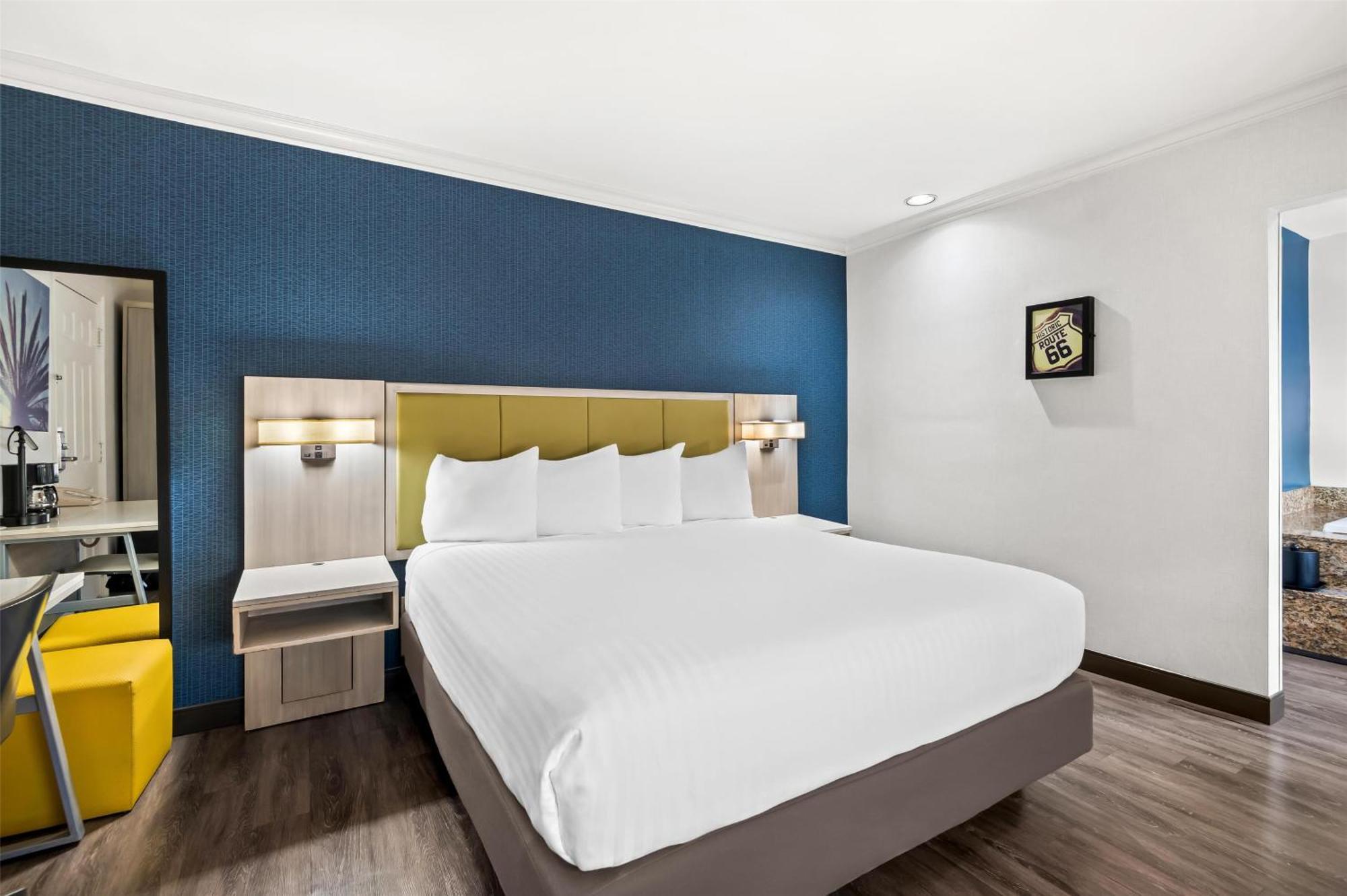 King Suite with Jacuzzi,1669012066:JPEG