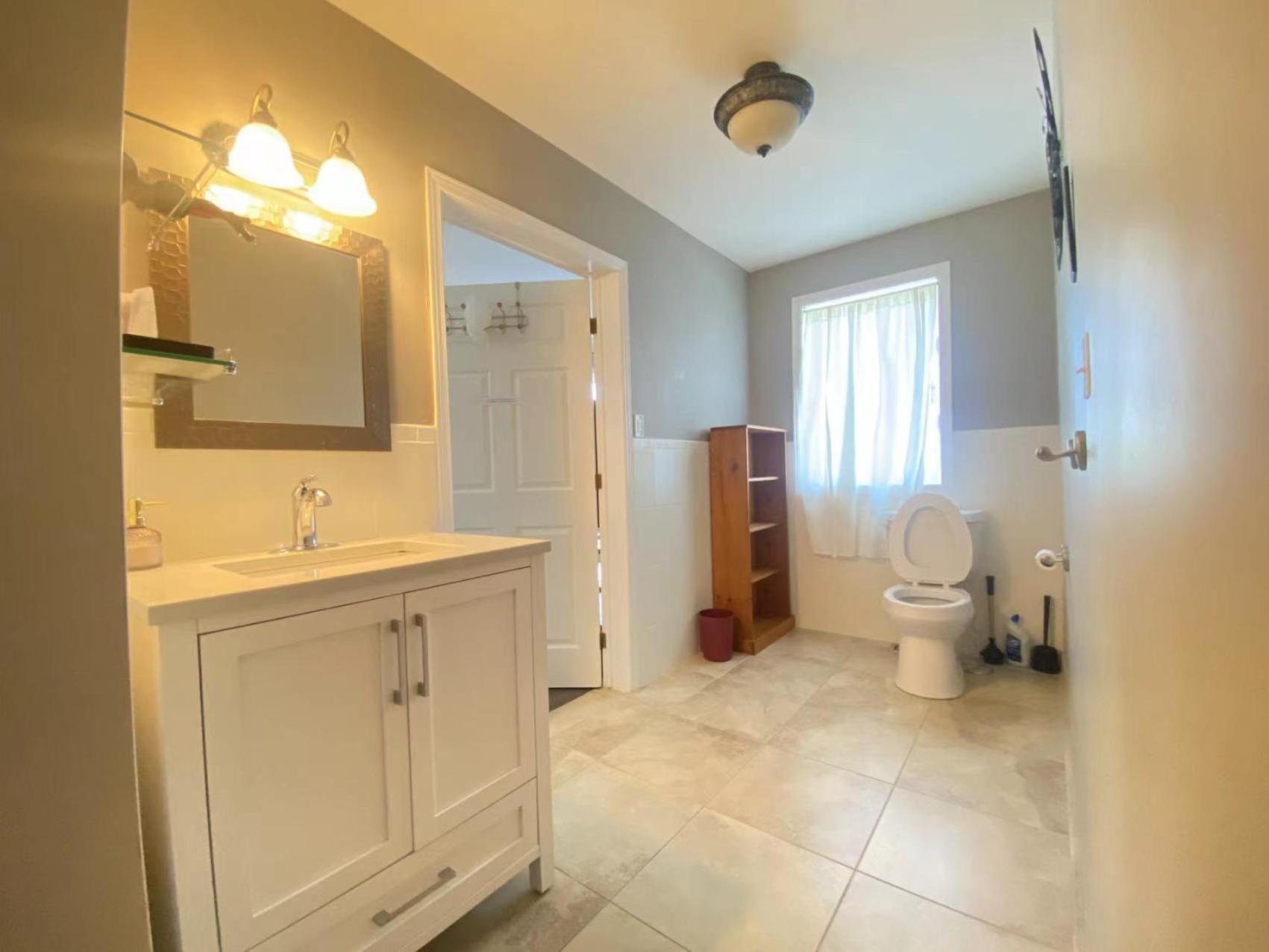 Family Room,1672591073:JPEG