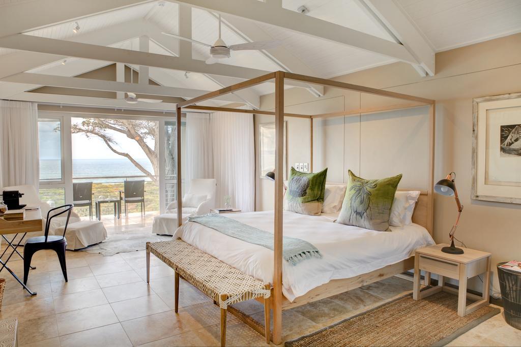 Honeymoon Suite,1588068193:JPEG