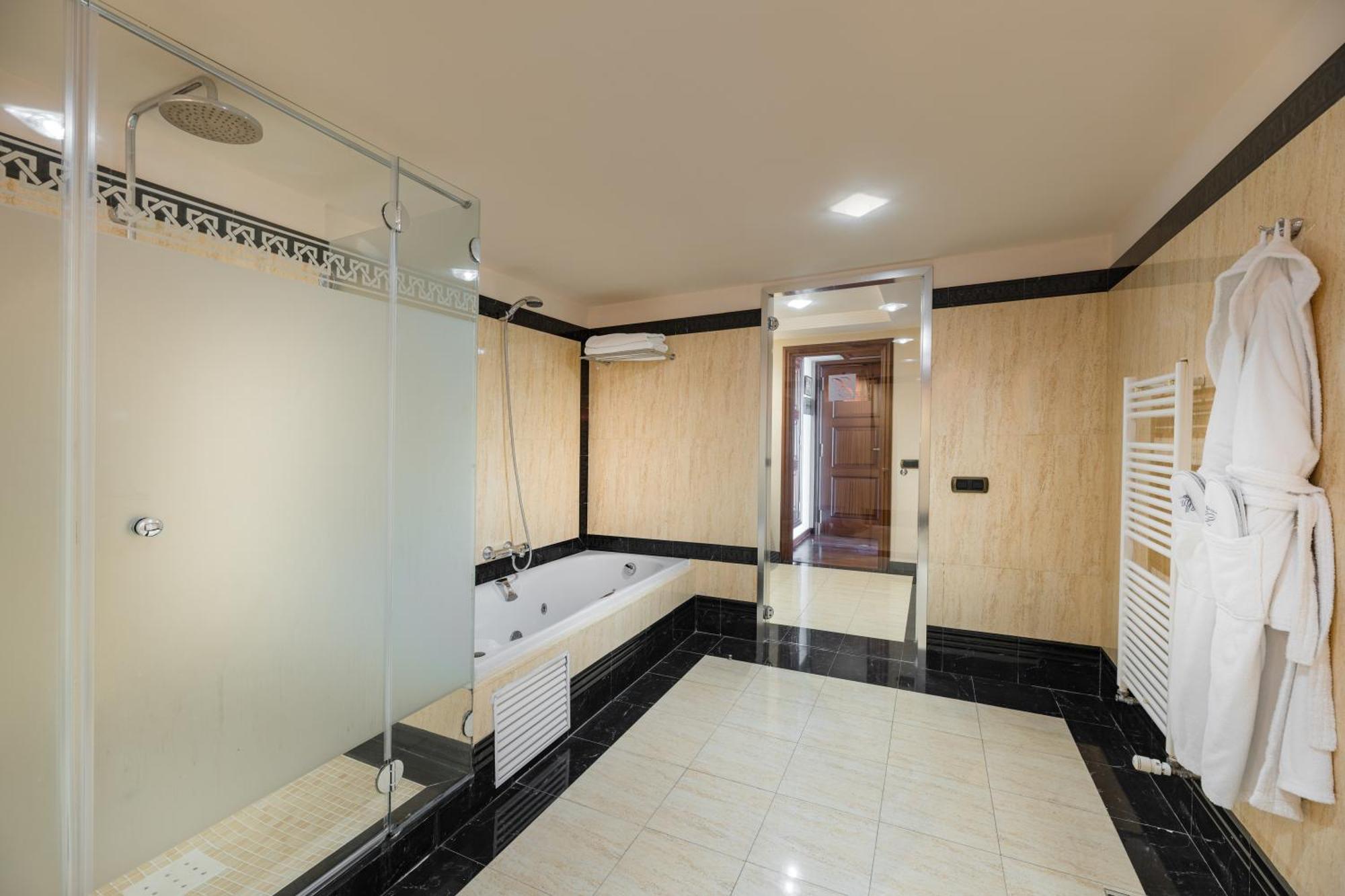 Suite with Sea View (1 Adult)