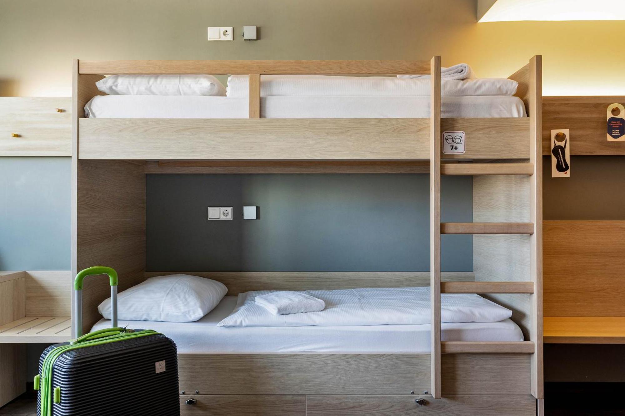 Bed 4-Bed Mixed Dormitory Room