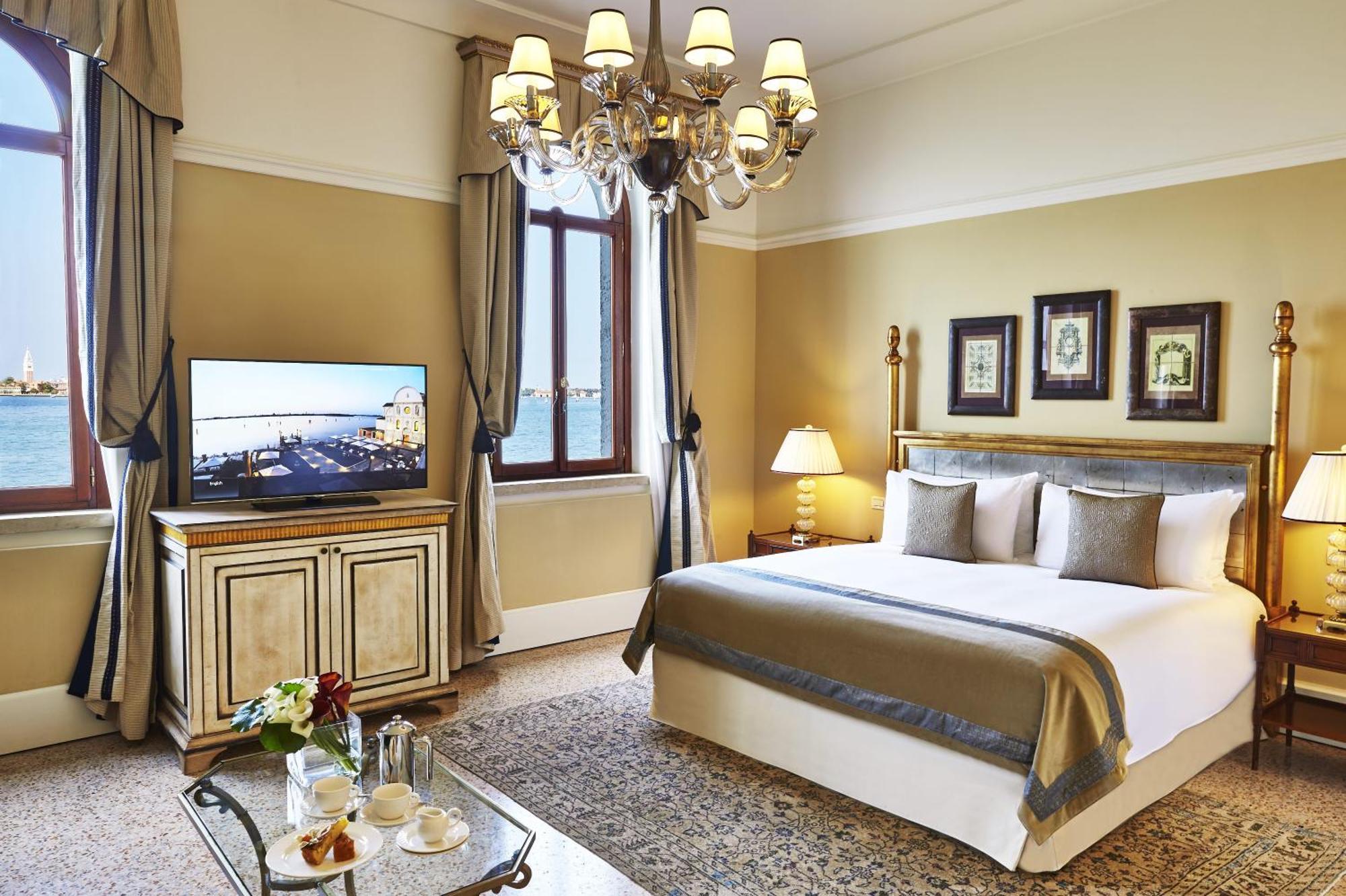 Junior Suite Lagoon View