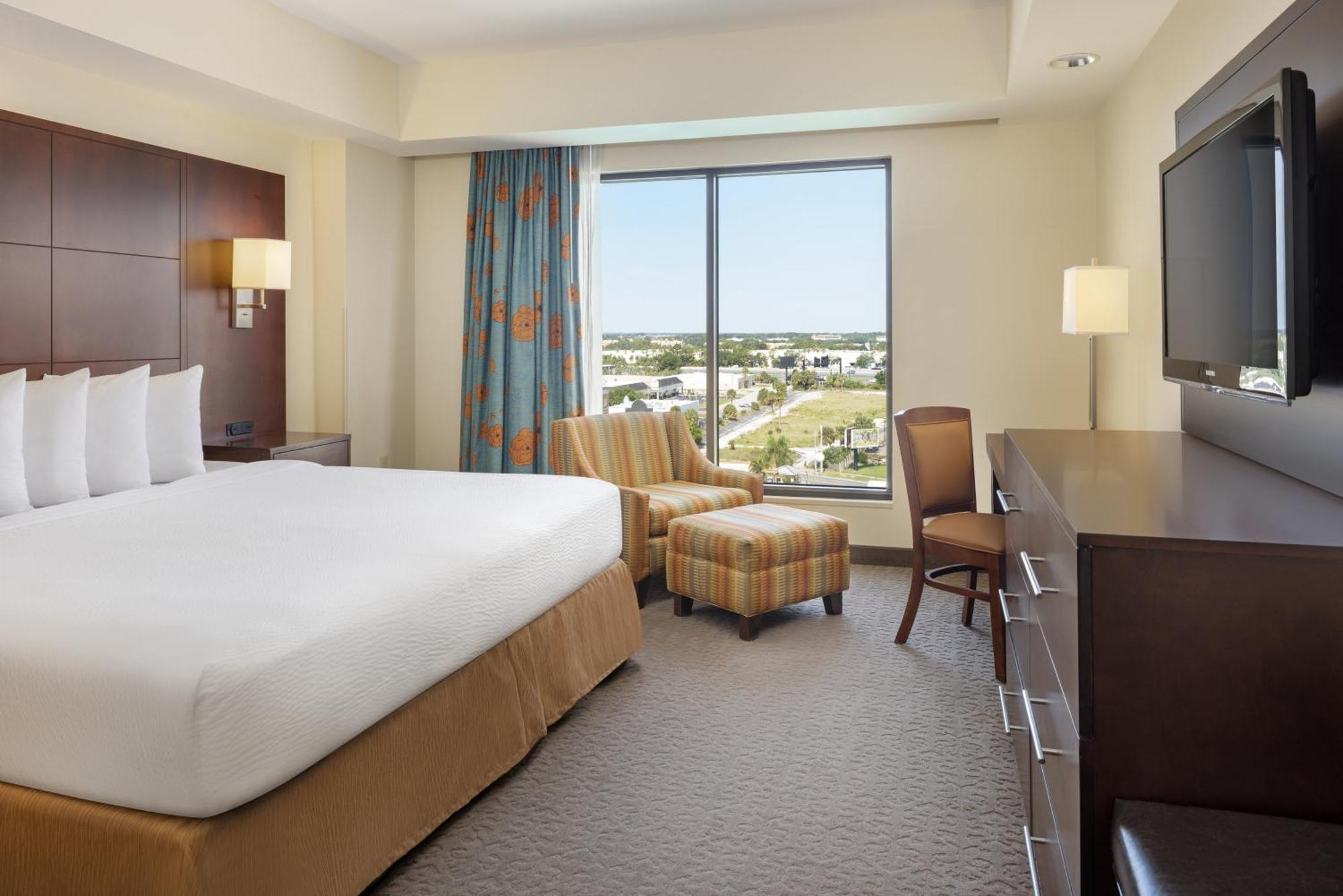 One Bedroom King Suite Club Level Access No Resort Fee,1685105650:JPEG