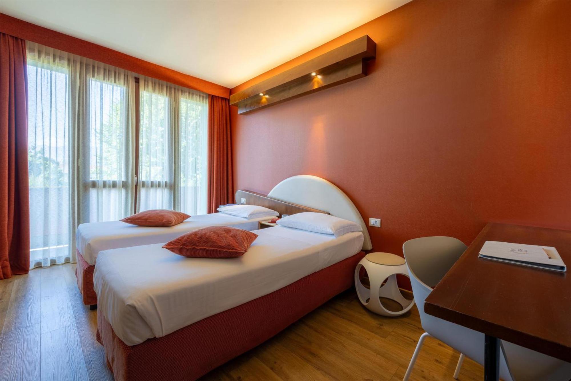 Connecting Rooms One Queen Two Single Beds