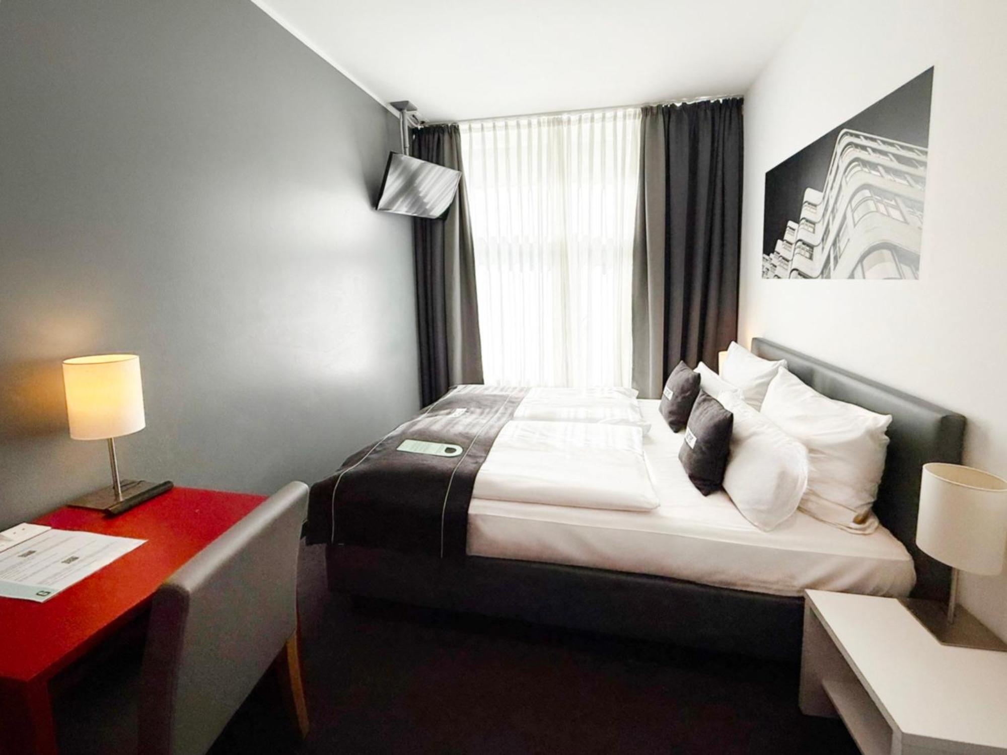 Standard Queen Room