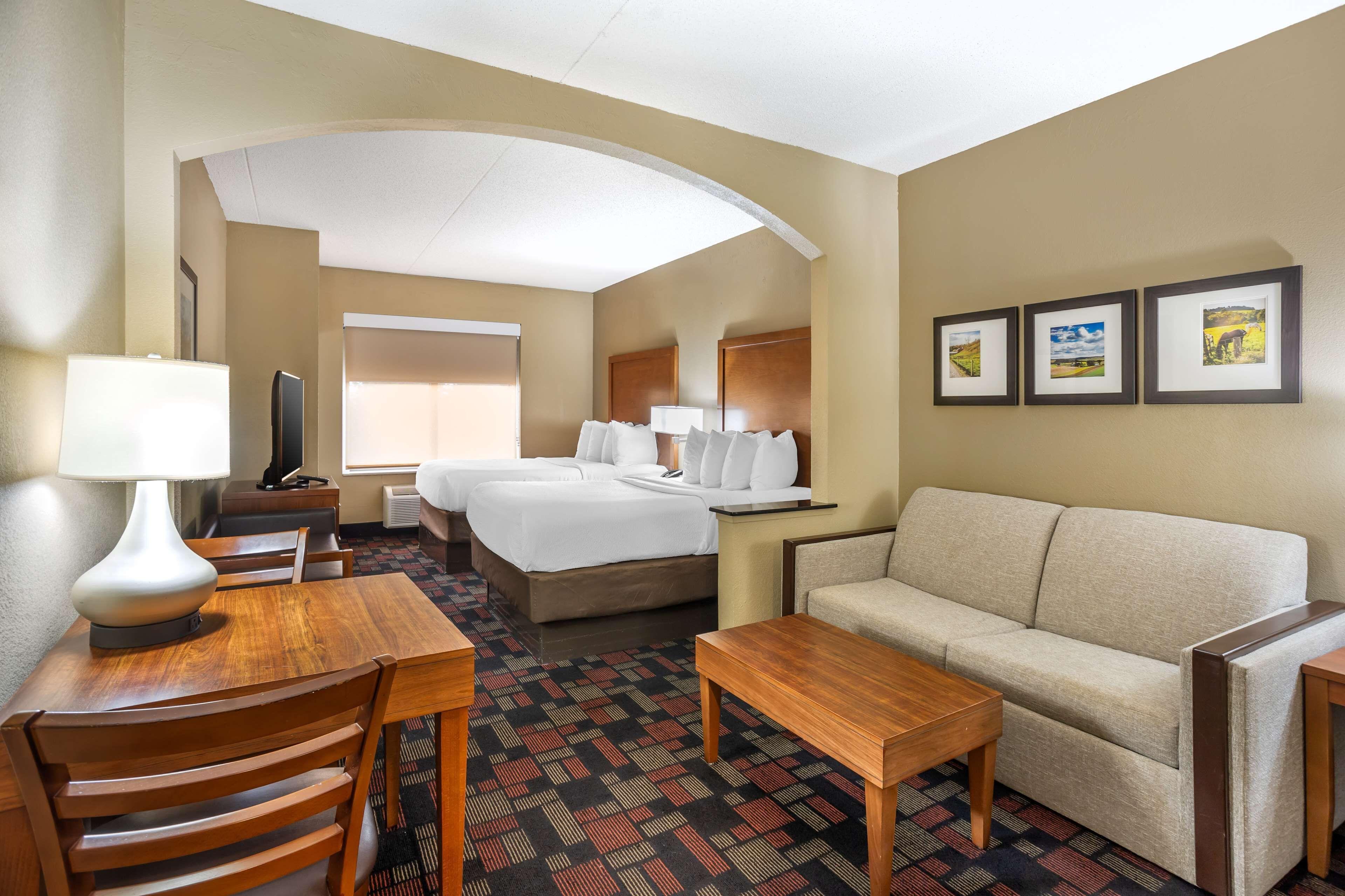 Suite with Two Double Beds and Sofa Bed - Non-Smoking