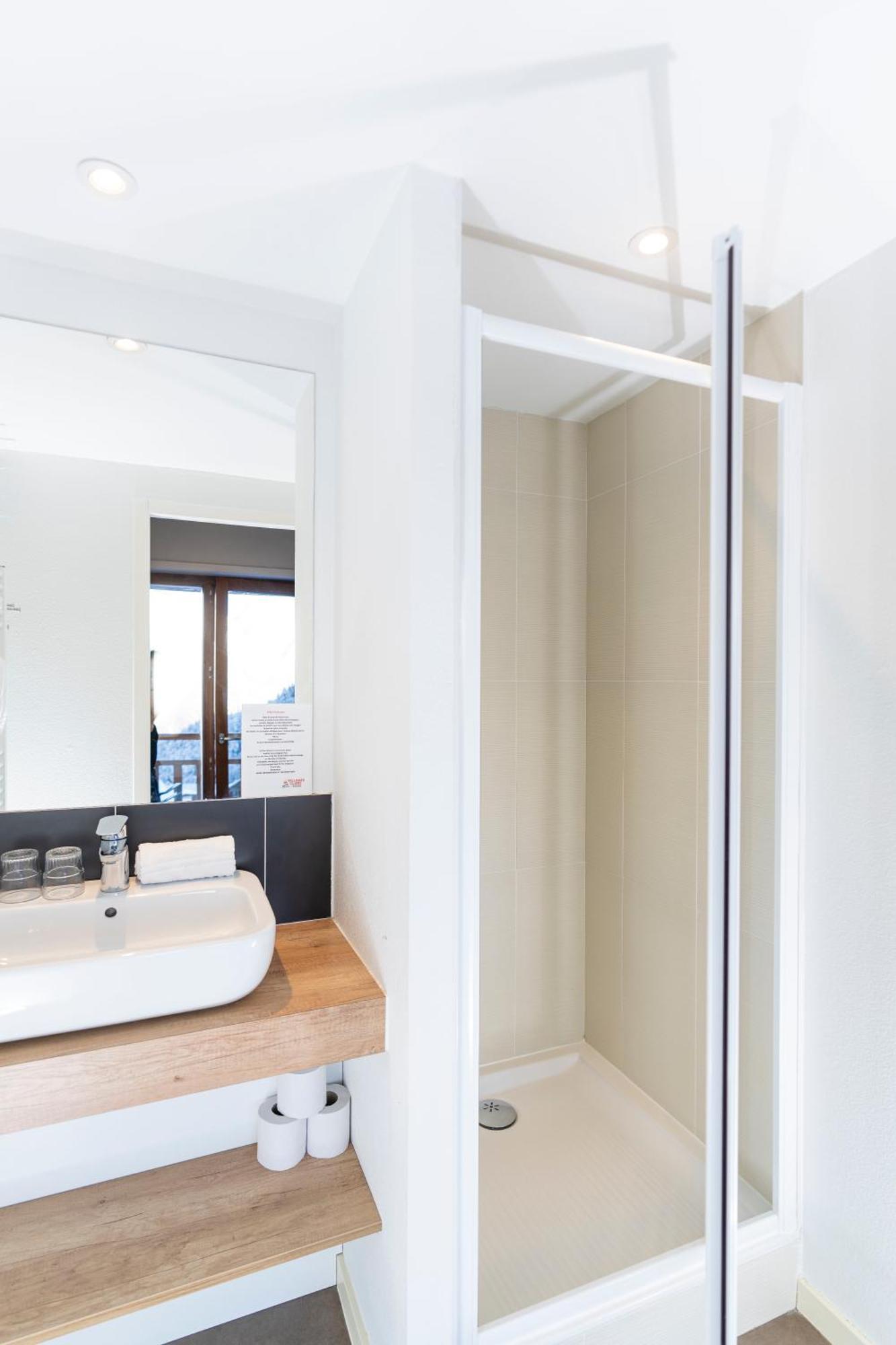 Tweepersoonskamer met 2 Aparte Bedden en Balkon