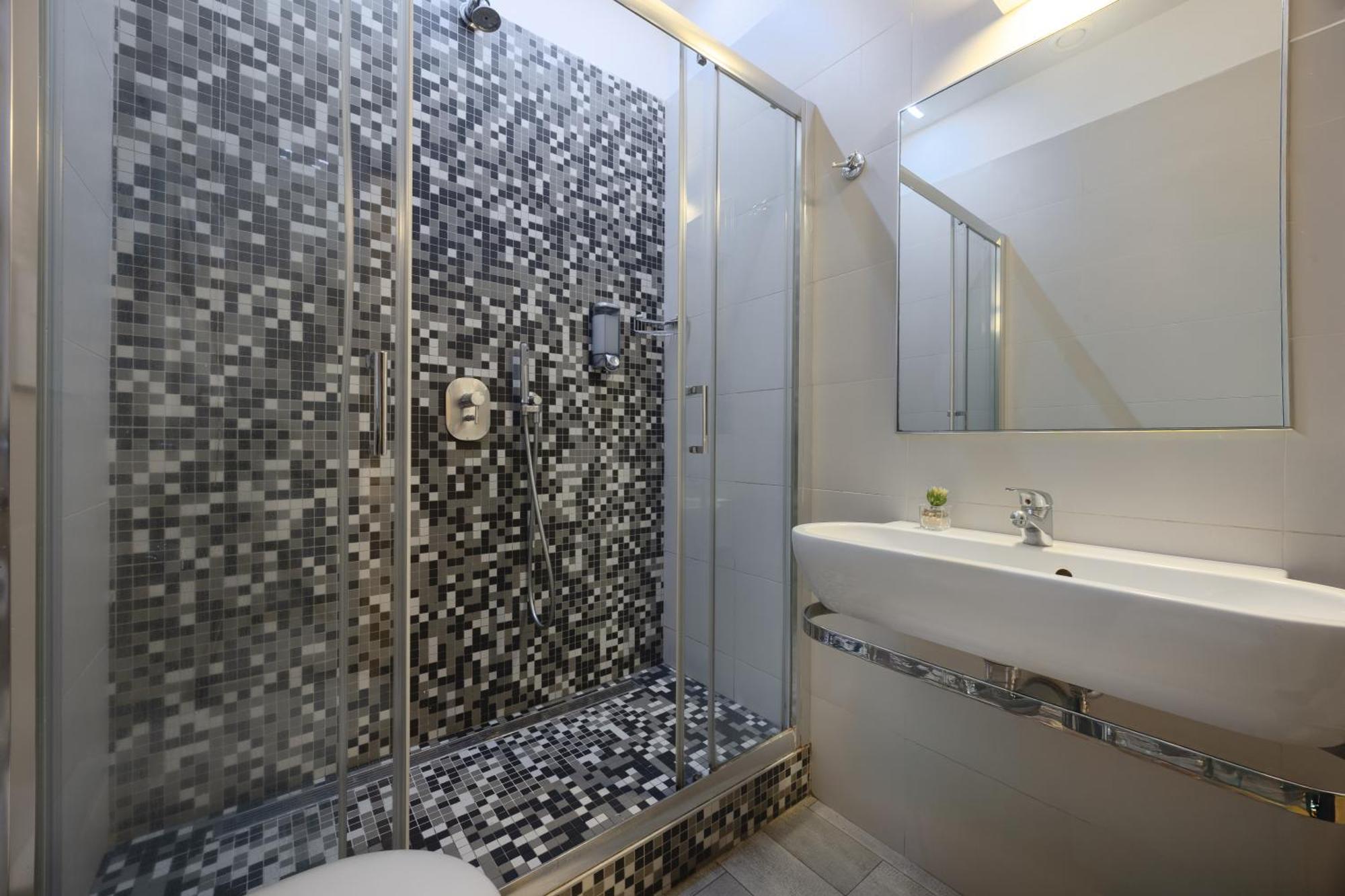 Family Room Private Bathroom