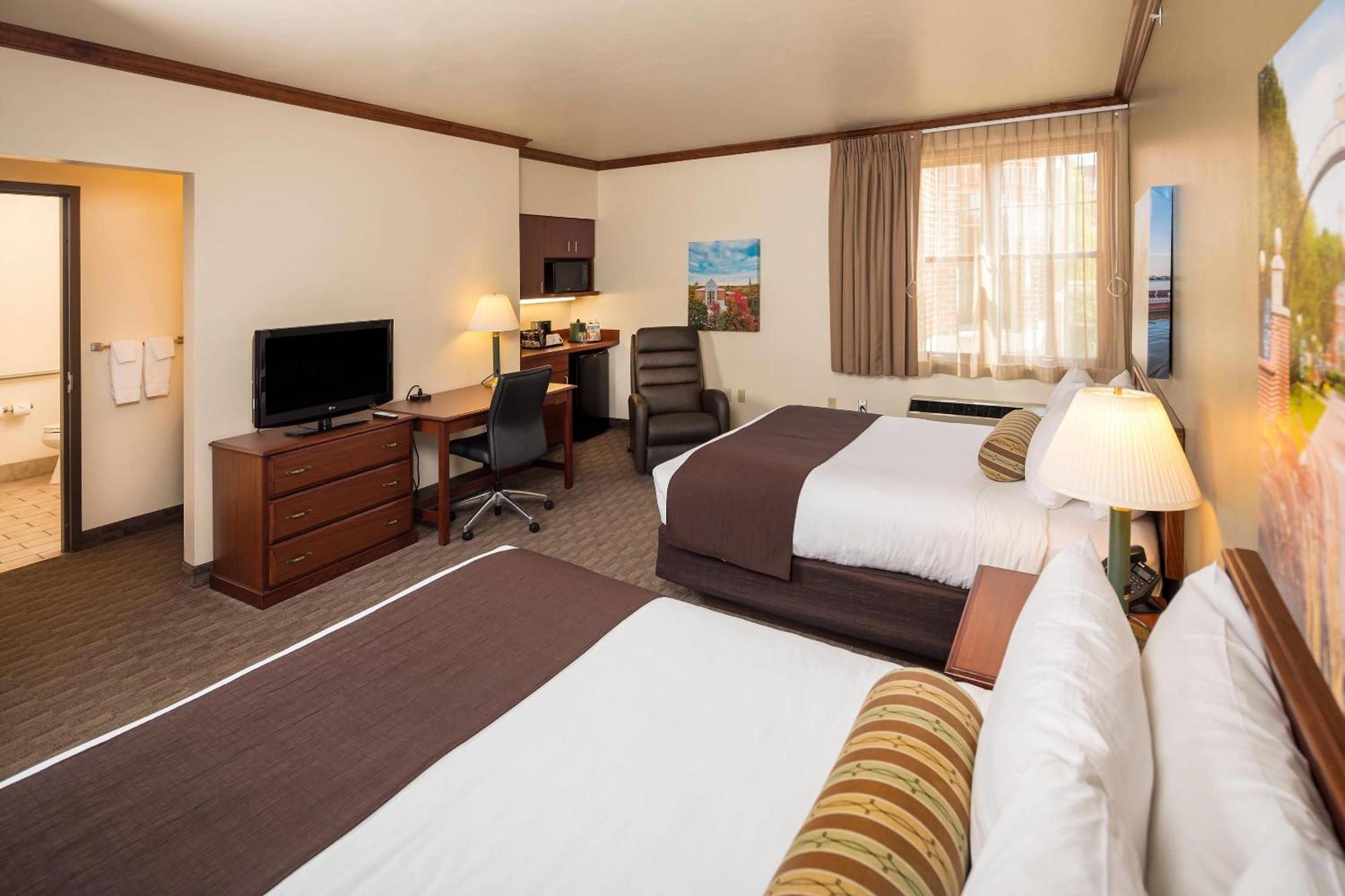Queen Suite with Two Queen Beds - Accessible/Non-Smoking,1722950338:JPEG