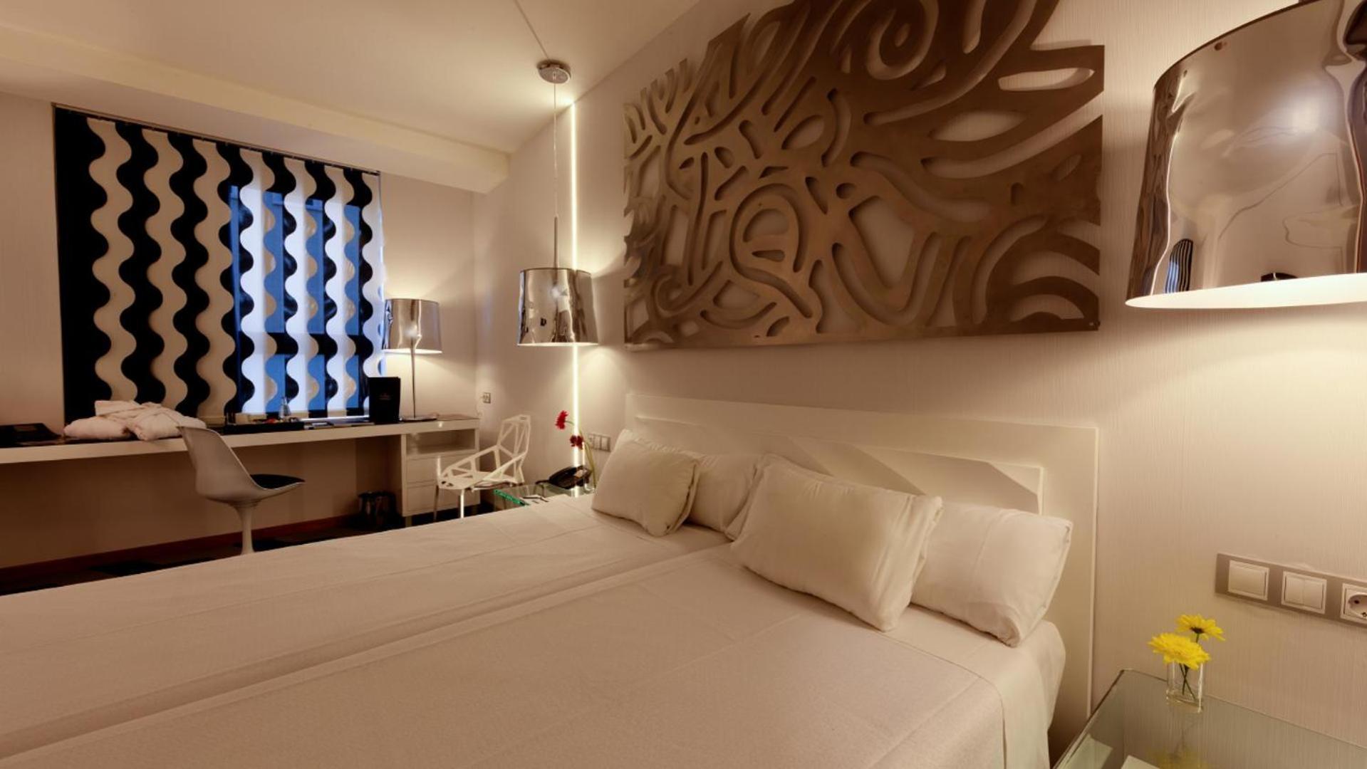 Double or Twin Room with Extra Bed,1729991464:JPEG