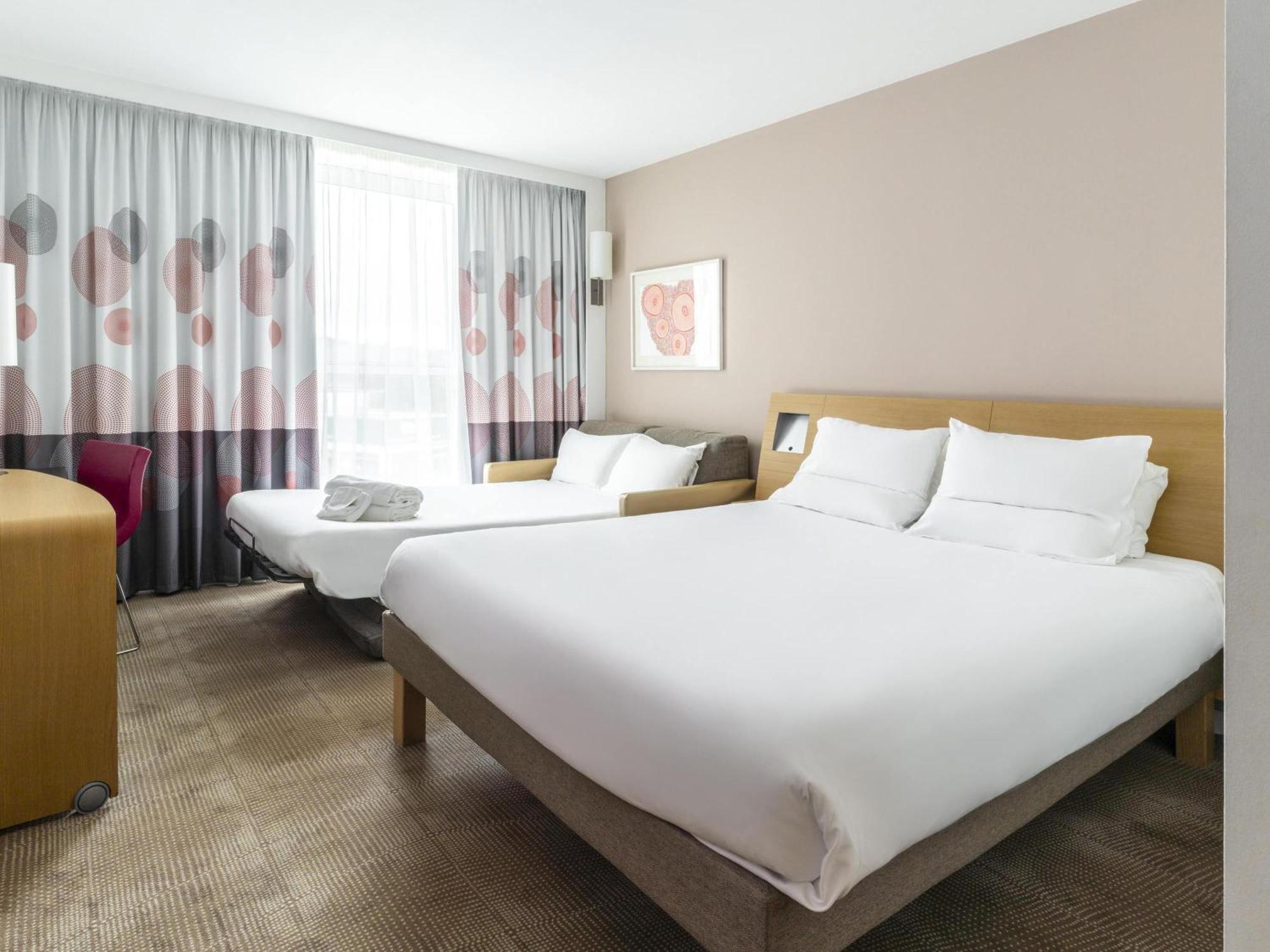 Deluxe Queen Room with Sofa,1729998630:JPEG