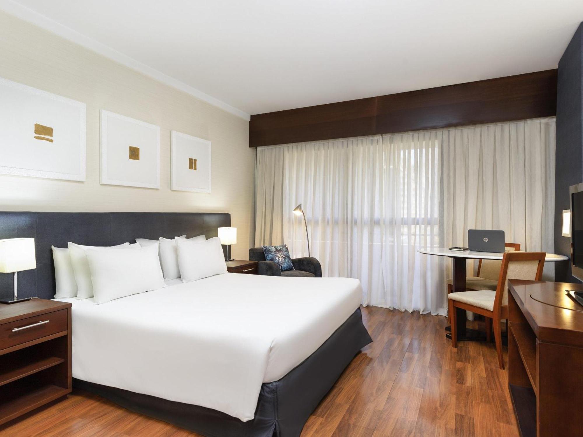 Standard Apartment Queen Bed