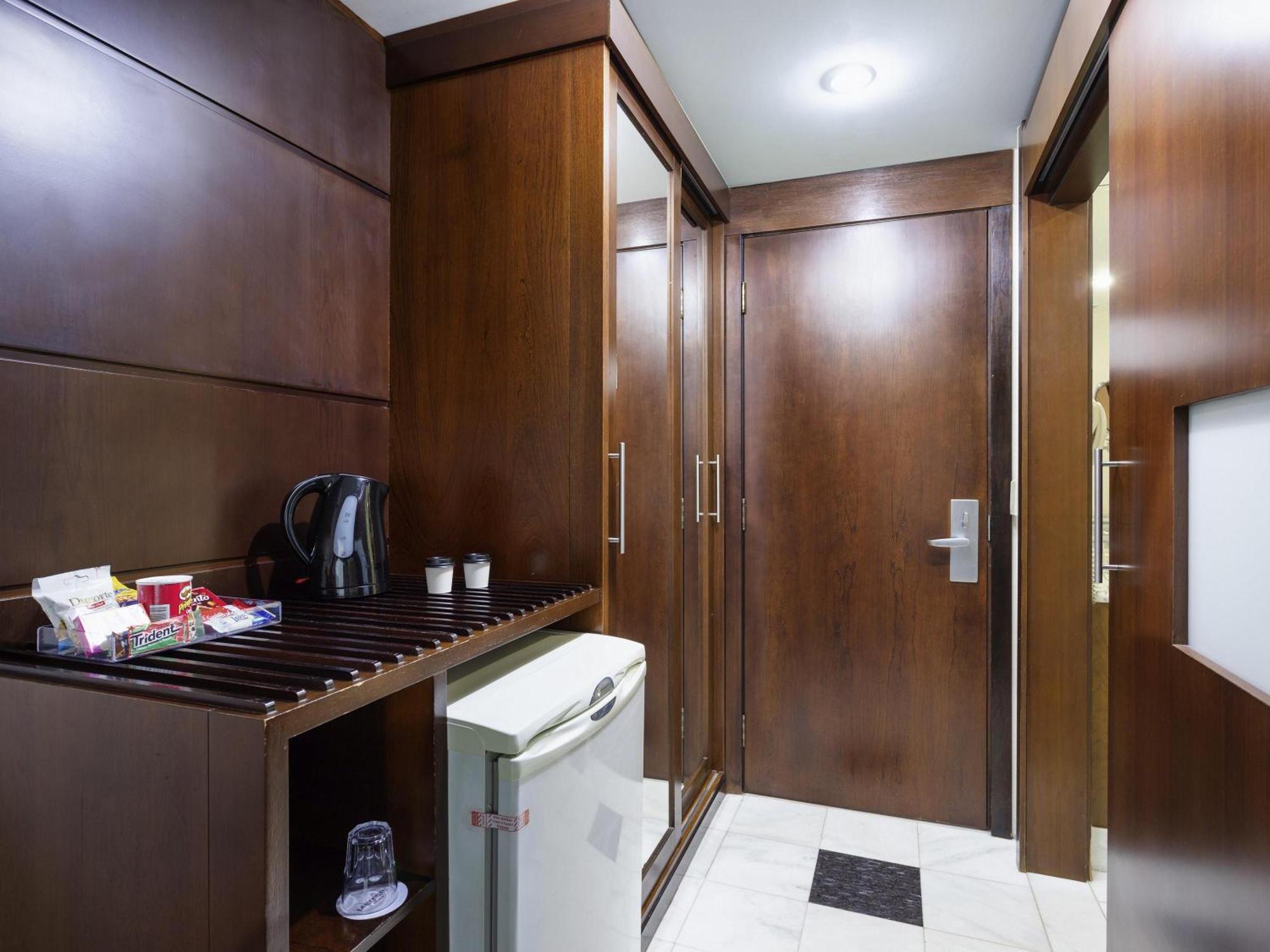 Standard Apartment One Queen One Single Bed